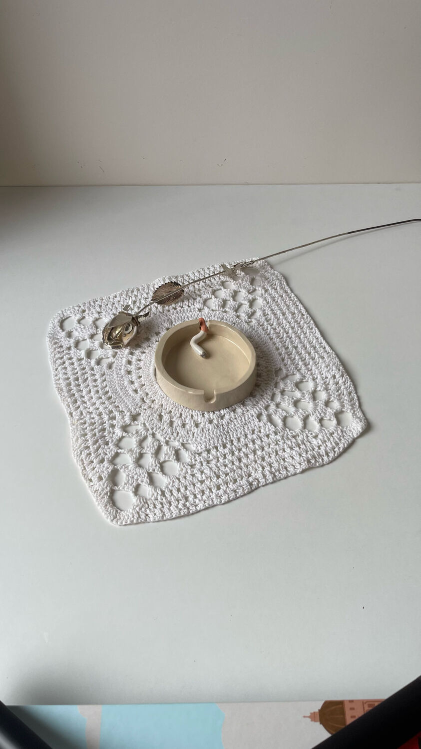 Ashtray deceived the handmade eye in sandstone