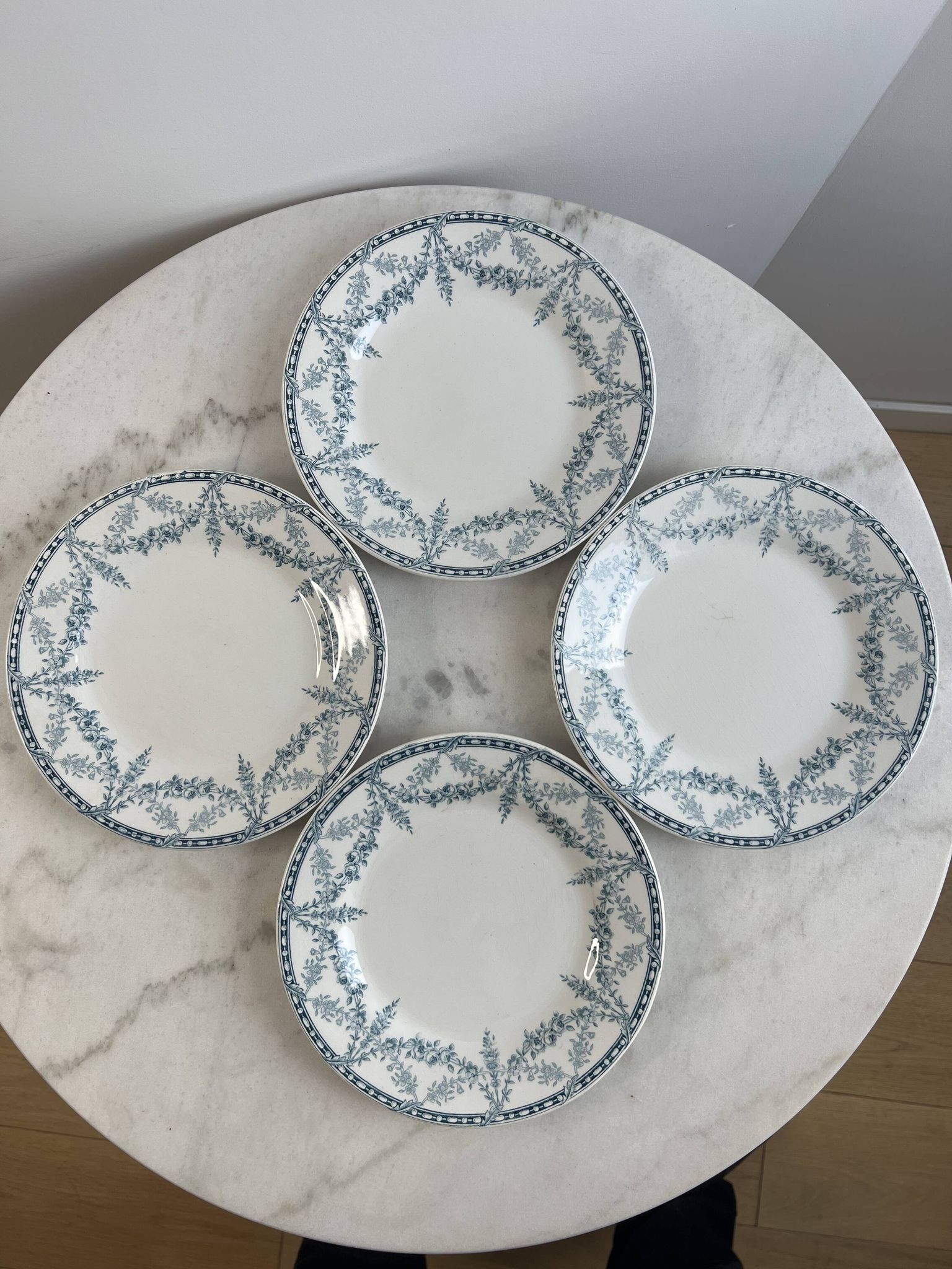 Set of 4 flat plates Creil and Montereau Labrador