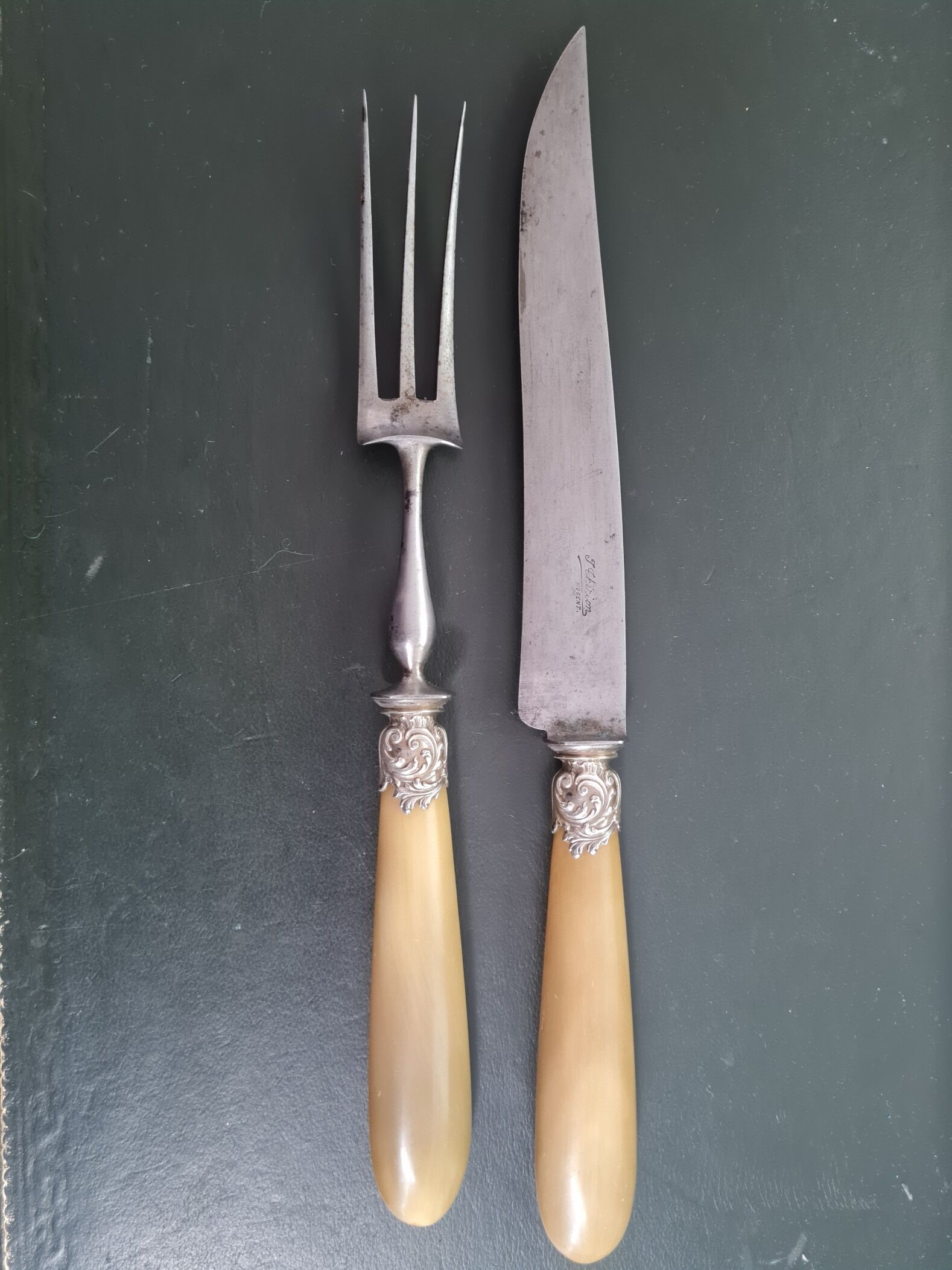 Service to cut the meat.
