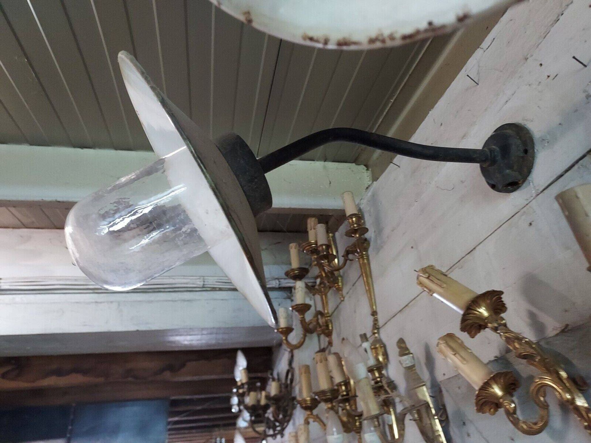 industrial wall light in the shape of a swan neck