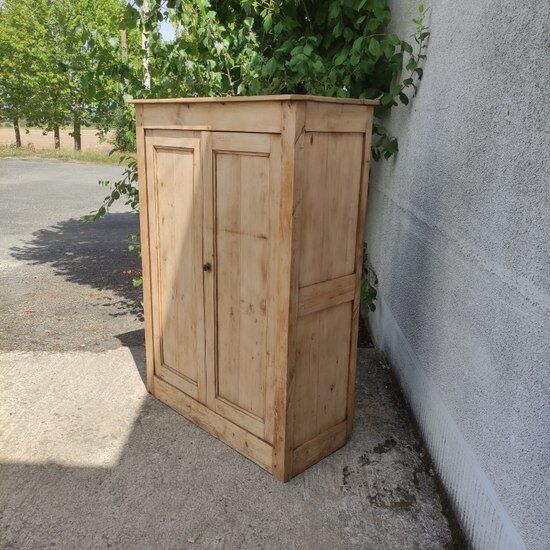 Low cabinet