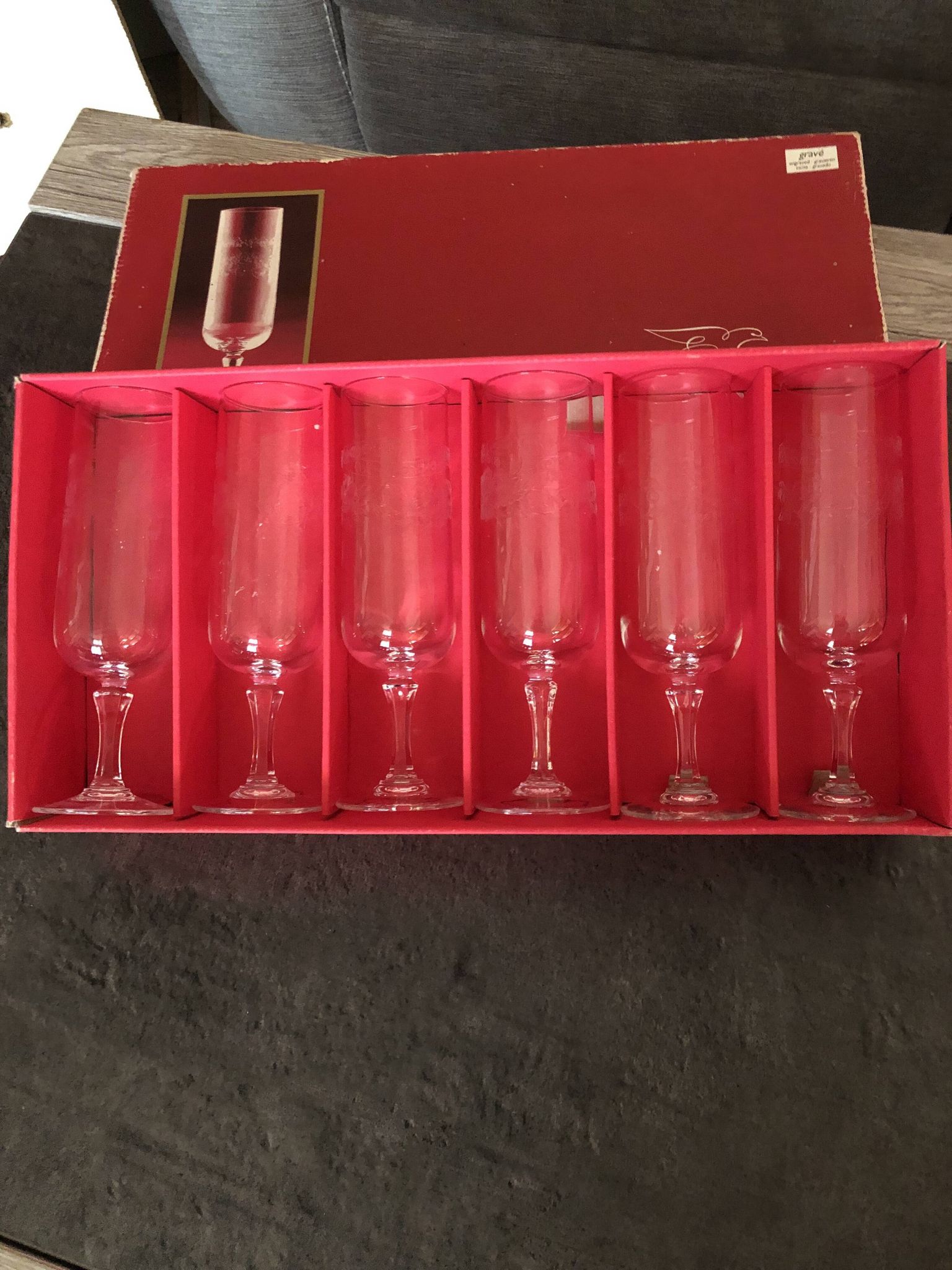 Ensemble de 24 verres en cristal d'Arques gravés modèle Matignon