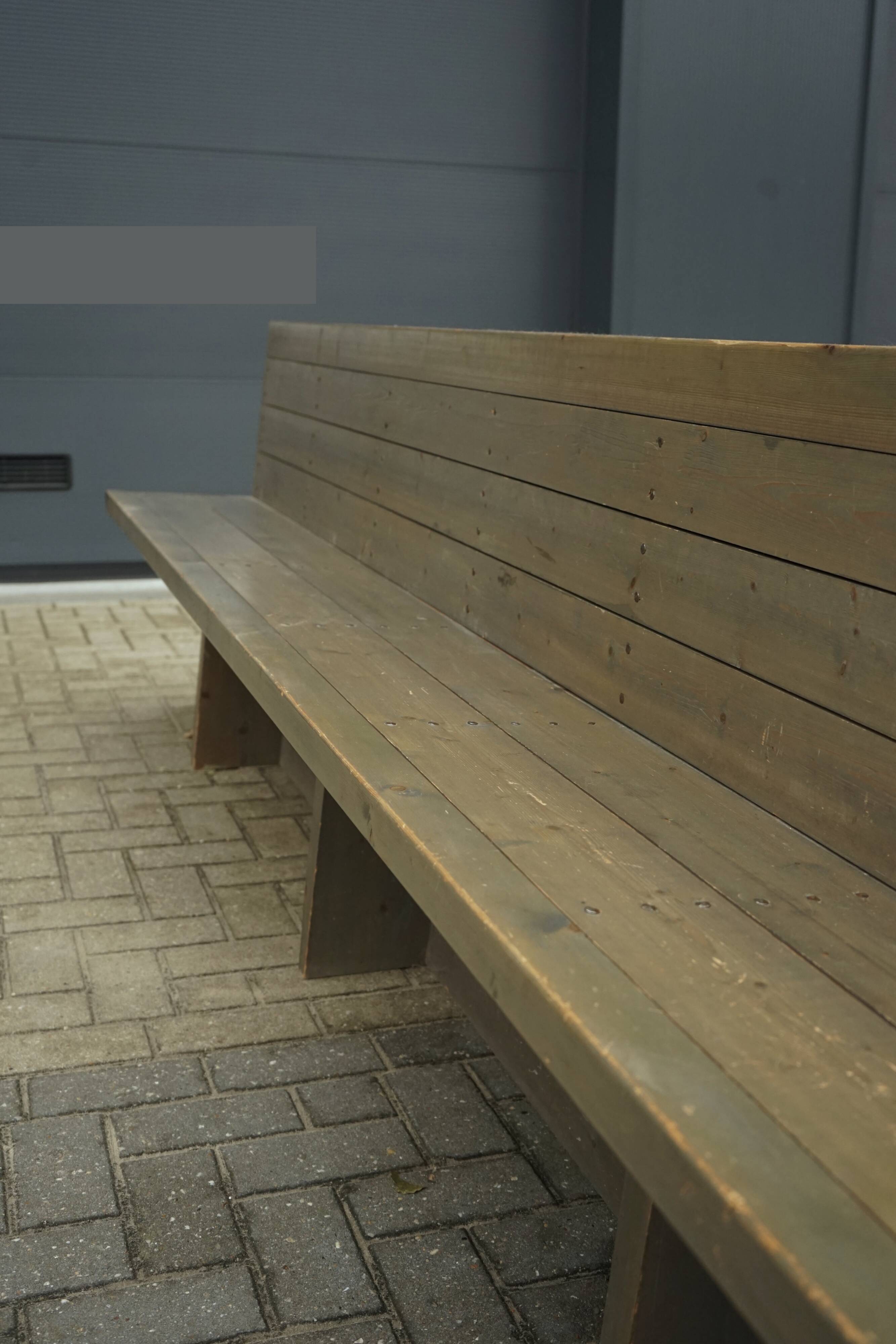 Banc d'école Bossche par Dom Hans van der Laan, 1964