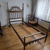 Paire de lits en bois sculpté