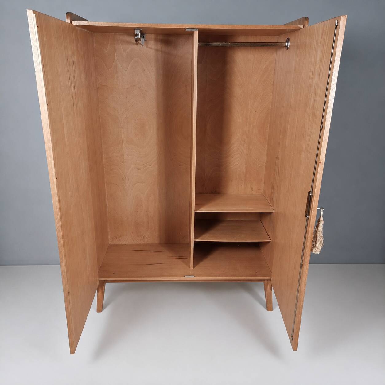 Garde-robe vintage par Tatra Nabytok, années 1970