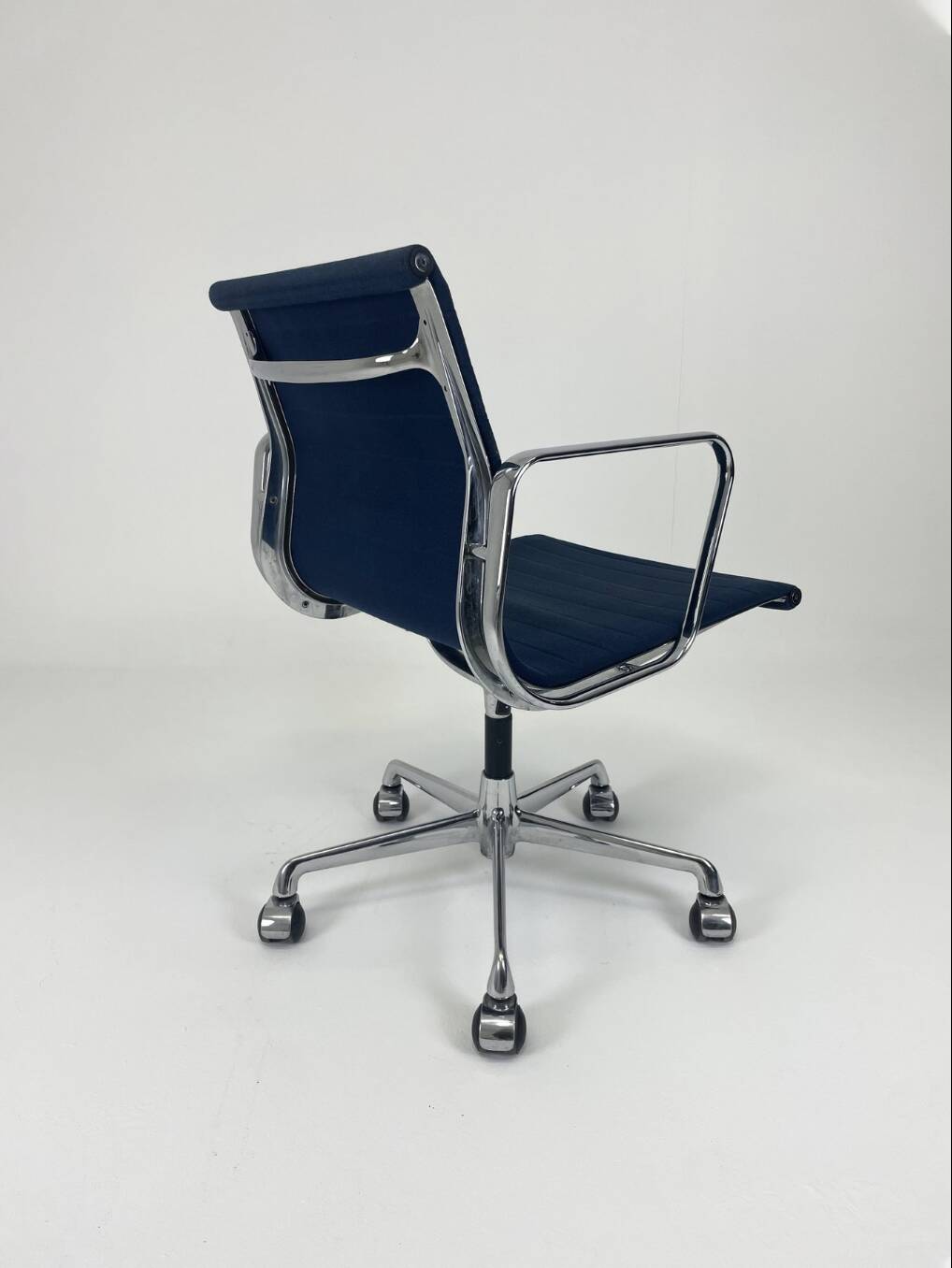 Blue fabric office chair, ICF - Charles Eames, Ray Eames - EA108 aluminum group
