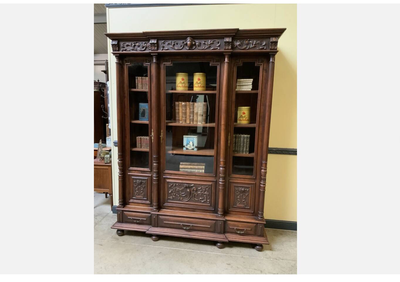 Antique Neo-Renaissance bookcase, display cabinet, walnut