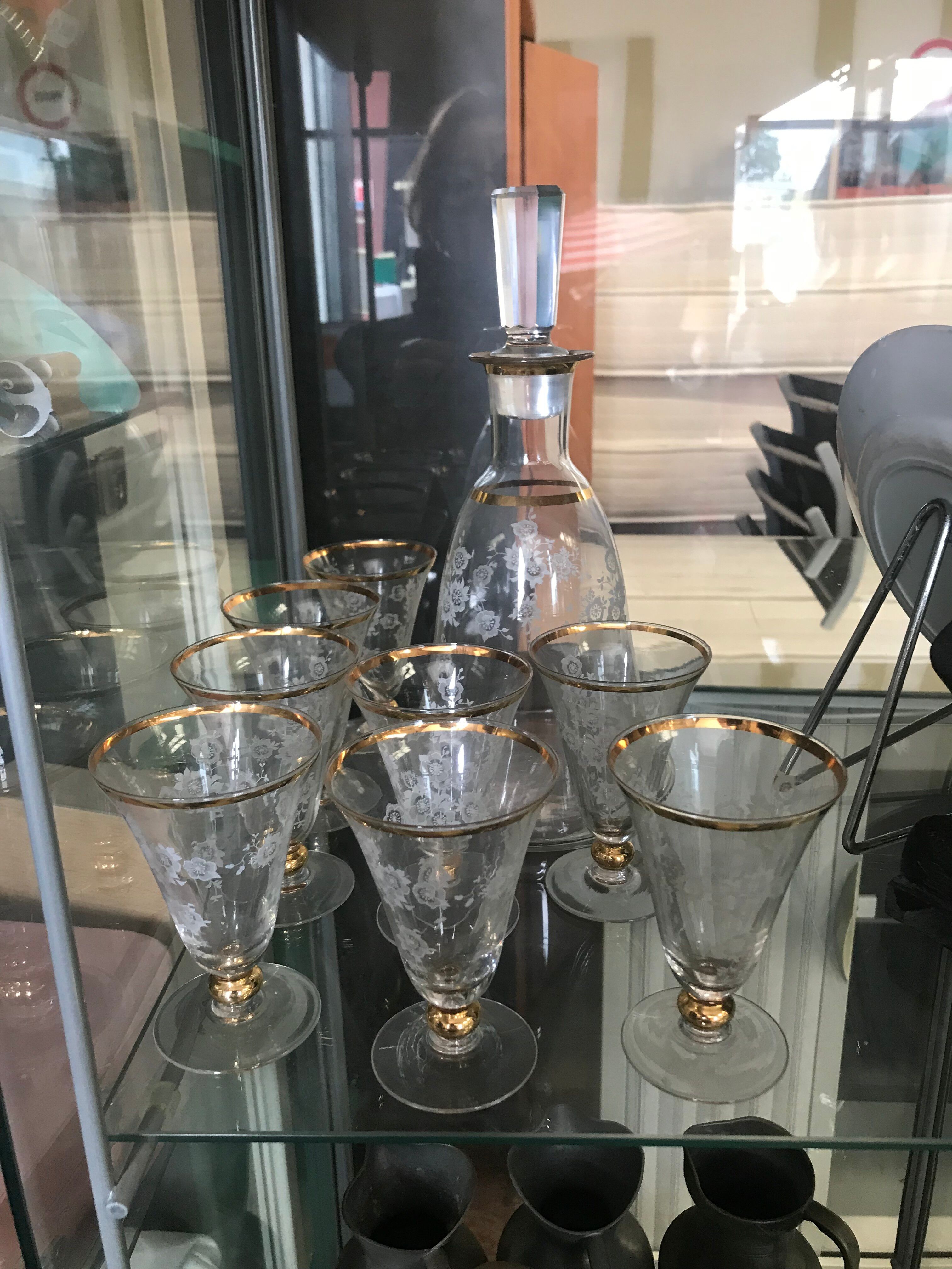 Liqueur service from the 1930s, with a decanter and 8 glasses.