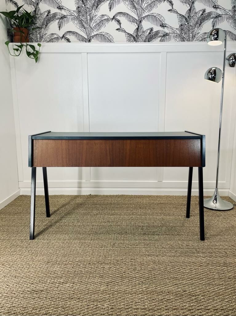 Console knitting furniture restored