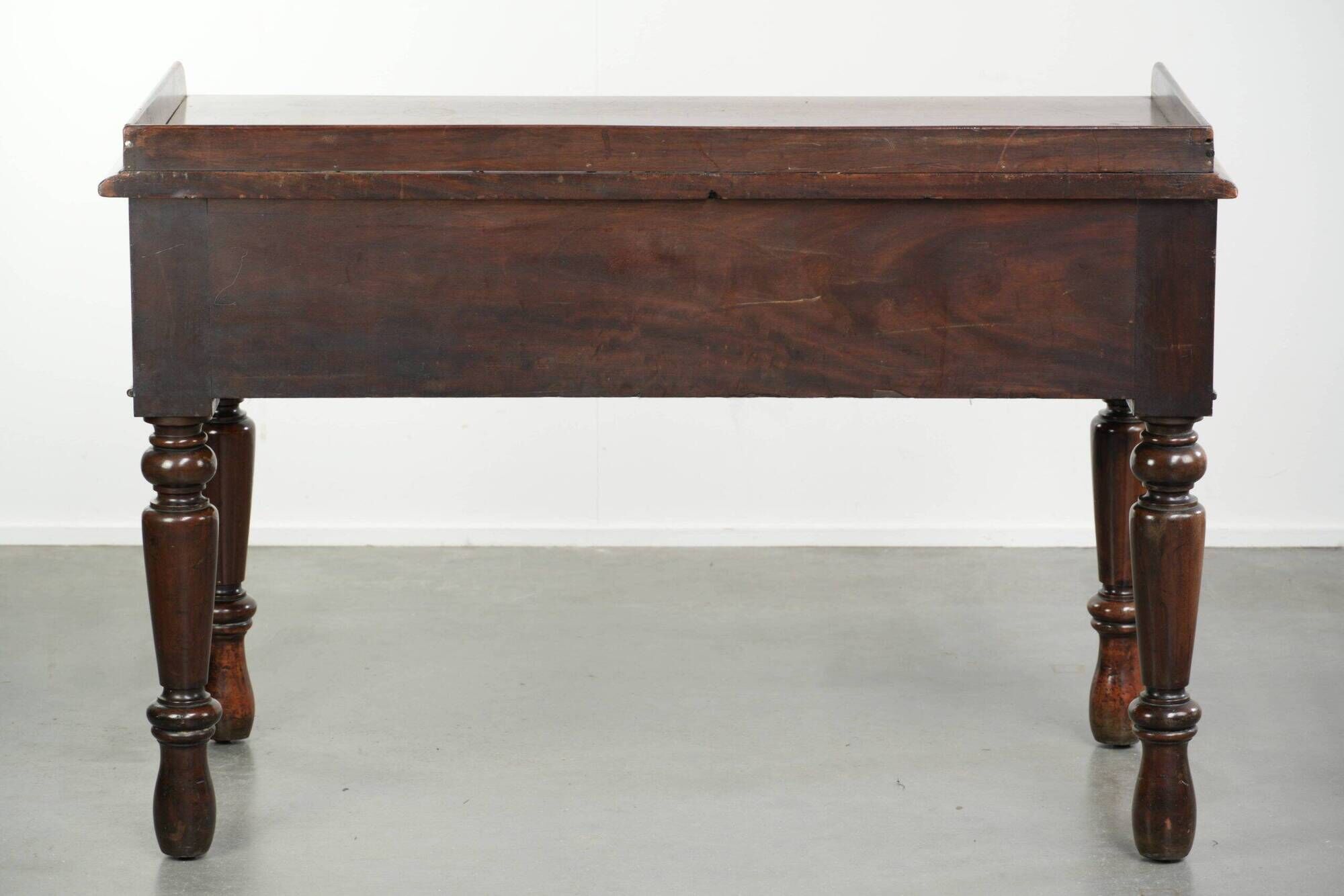 Antique English desk / writing table in mahogany from the mid-19th century