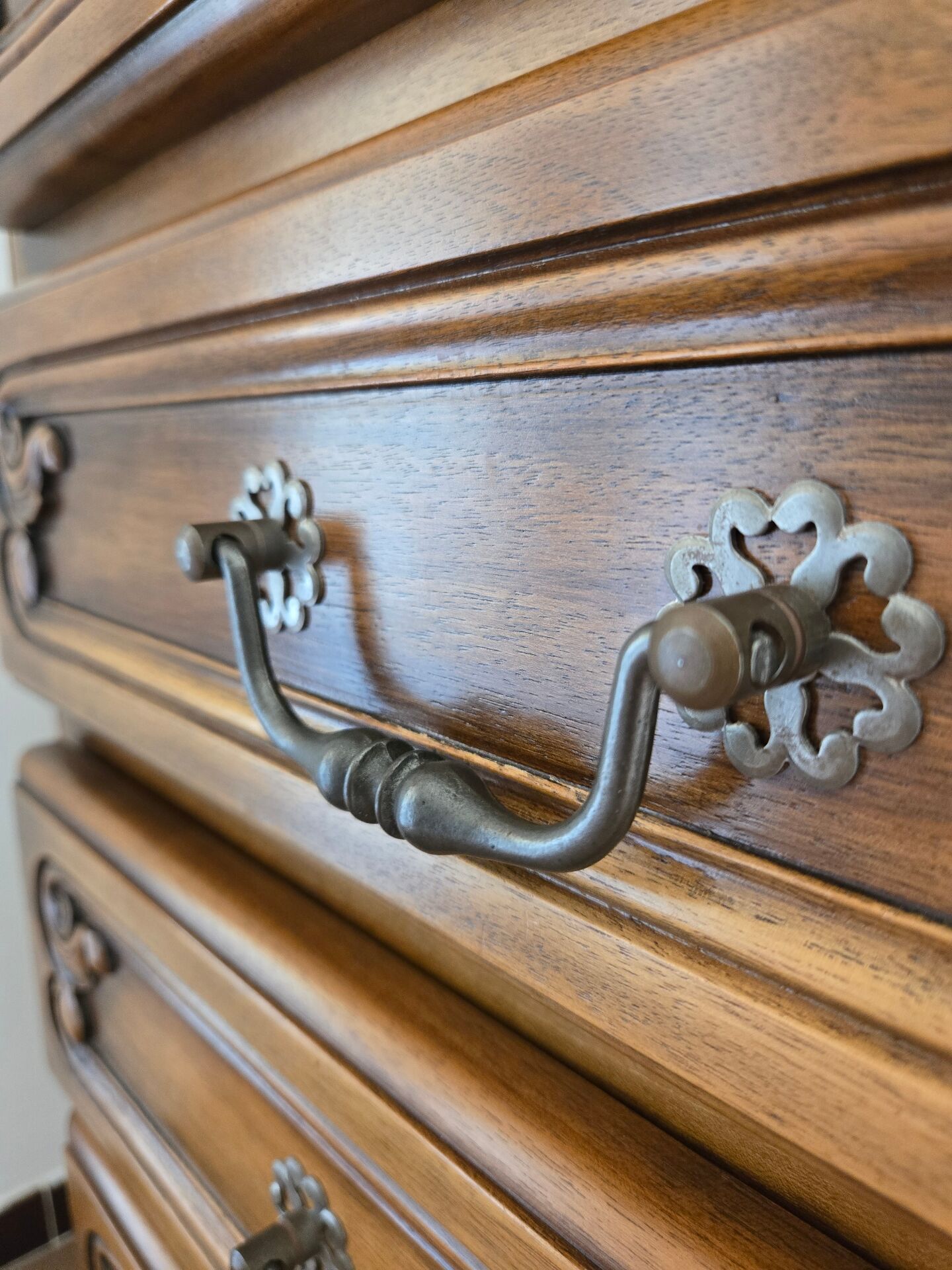 Antique chest of drawers with 5 solid wood drawers (Louis XV style)