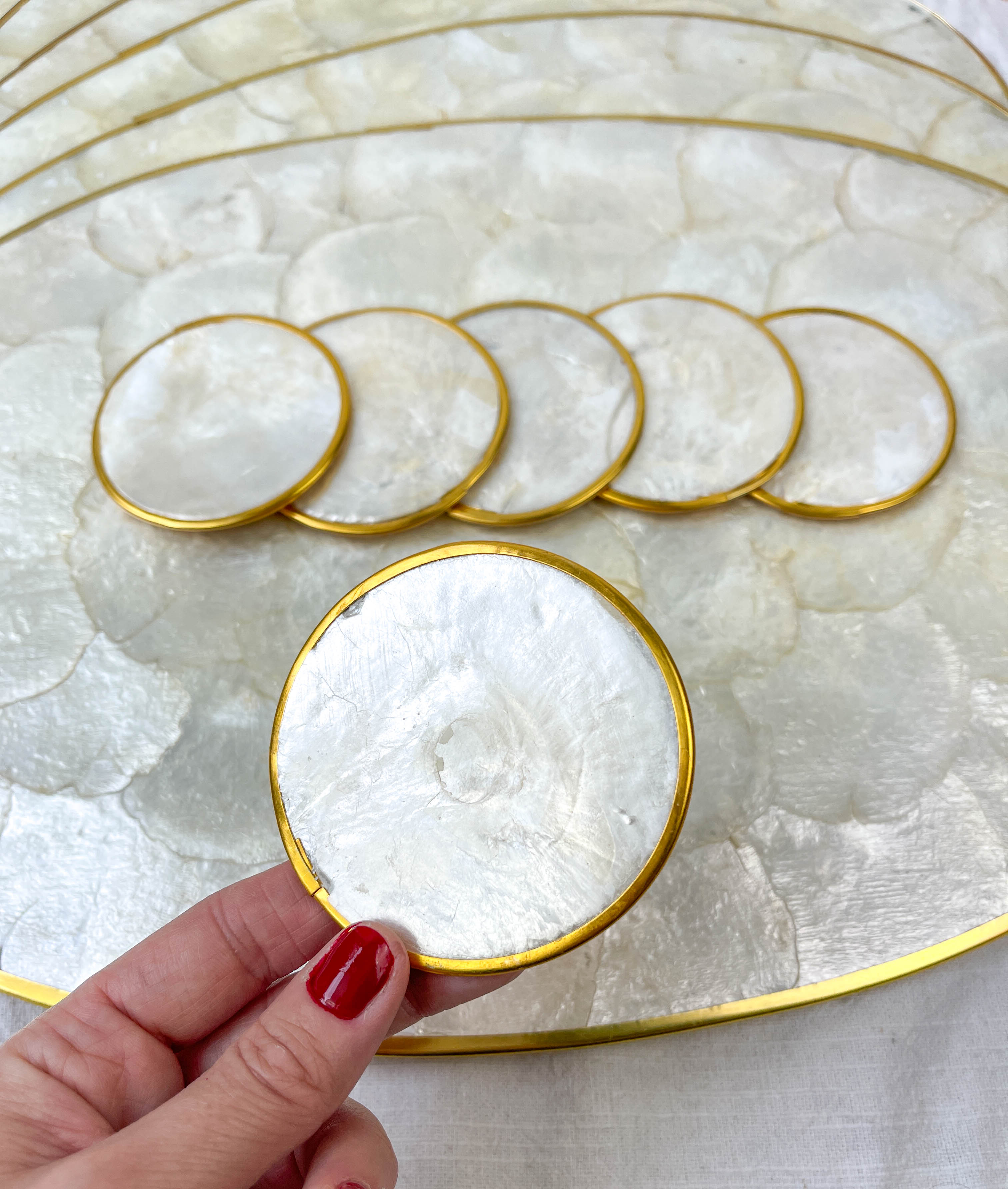 6 Sets de table & 6 sous verre nacre de Capiz et 6 serviettes brodées vintage