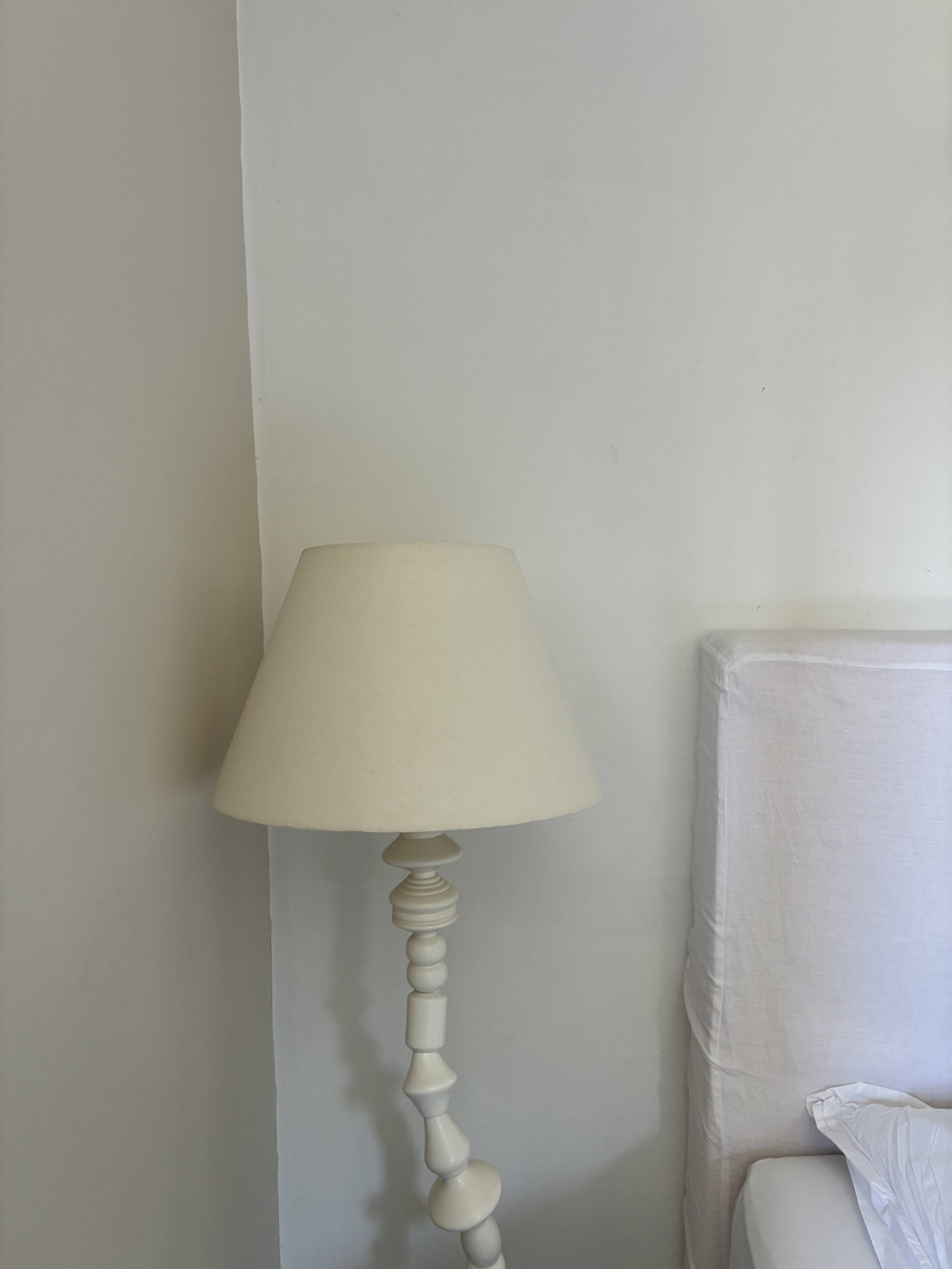 Front design painted solid wood floor lamp