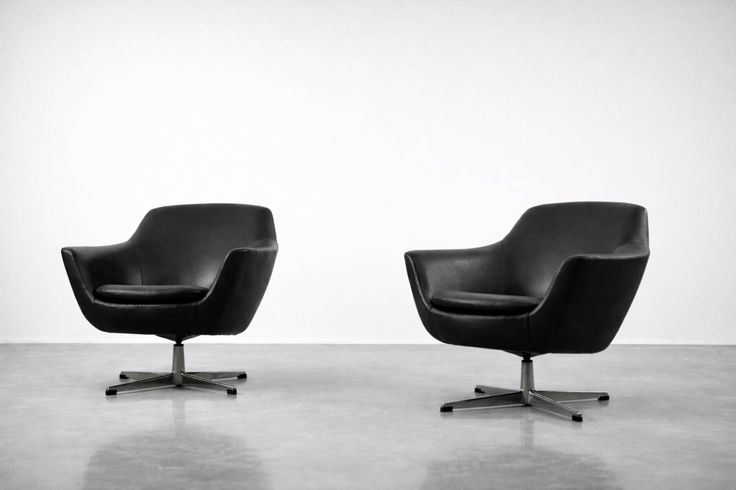 Vintage Mid-Century Scandinavian Modern Black Swivel Chairs, Set of 2