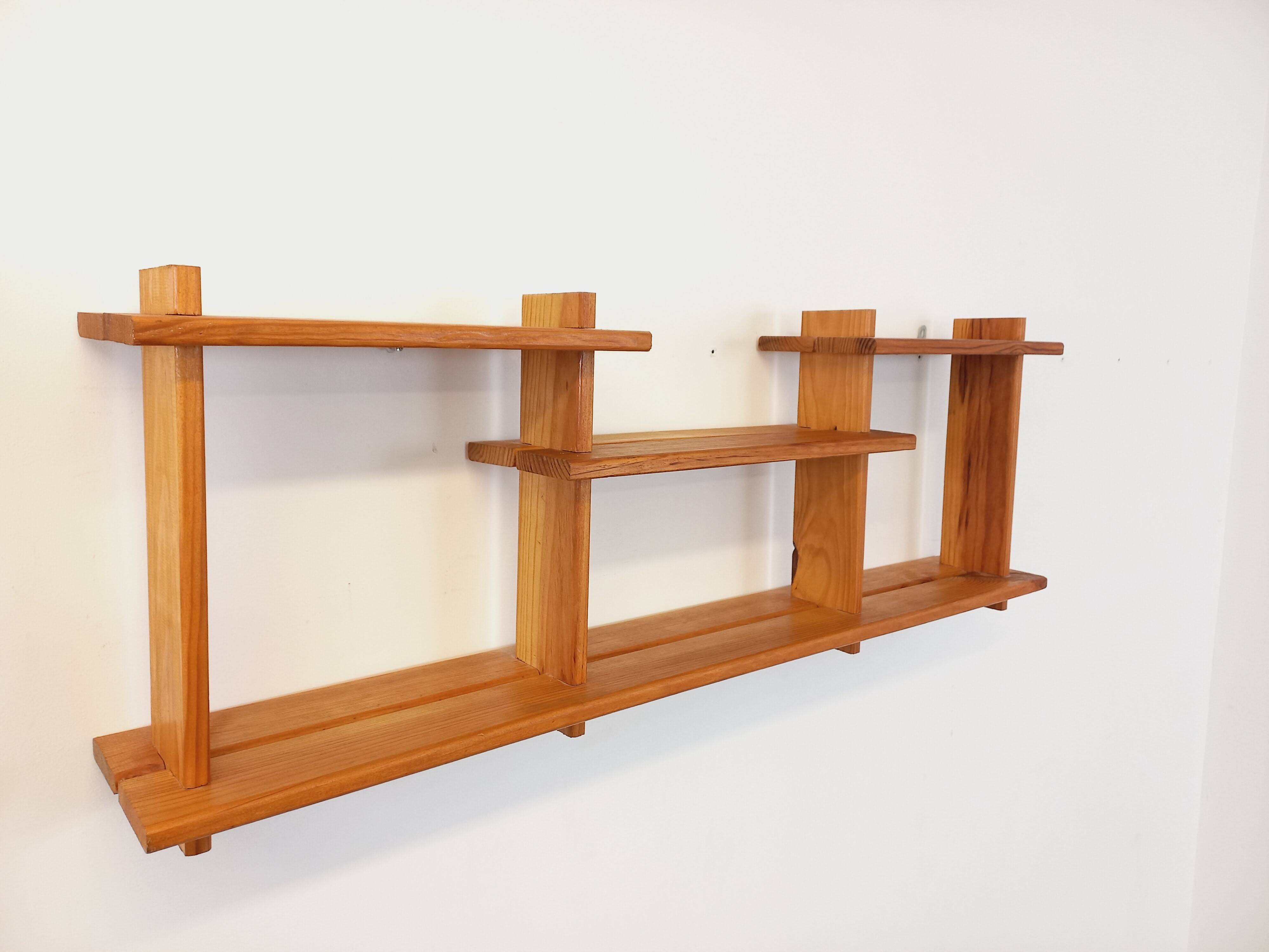 Vintage pine wall shelf in Maison Regain style from the 80s