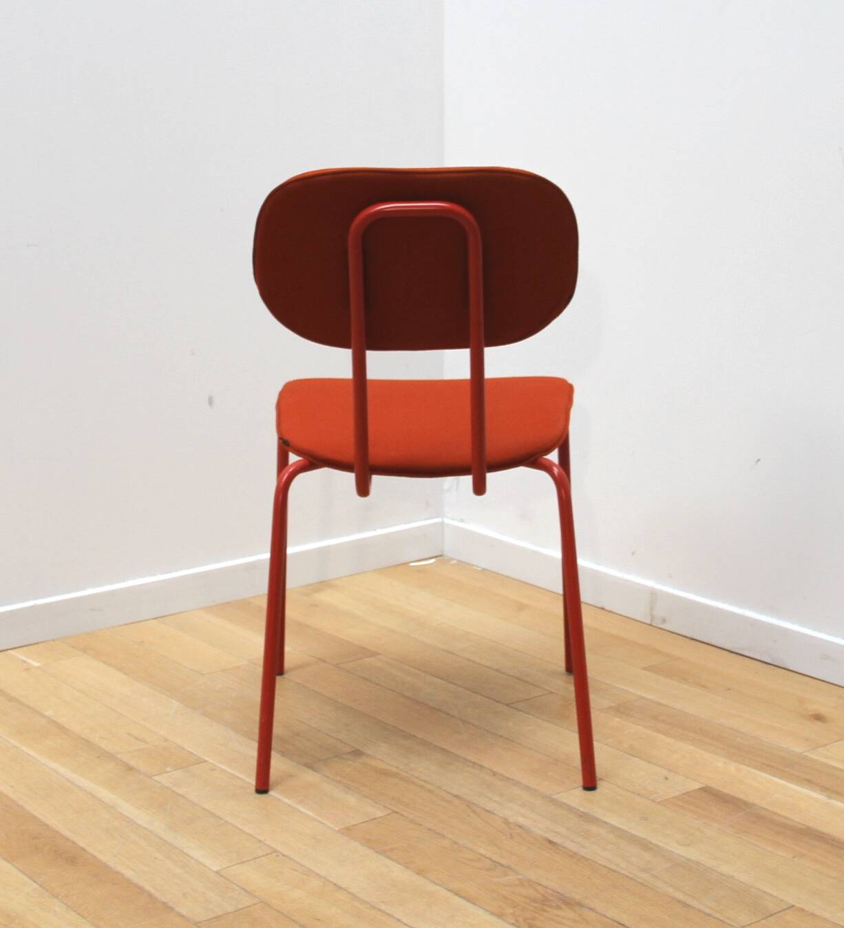 Chaise New School, MDD