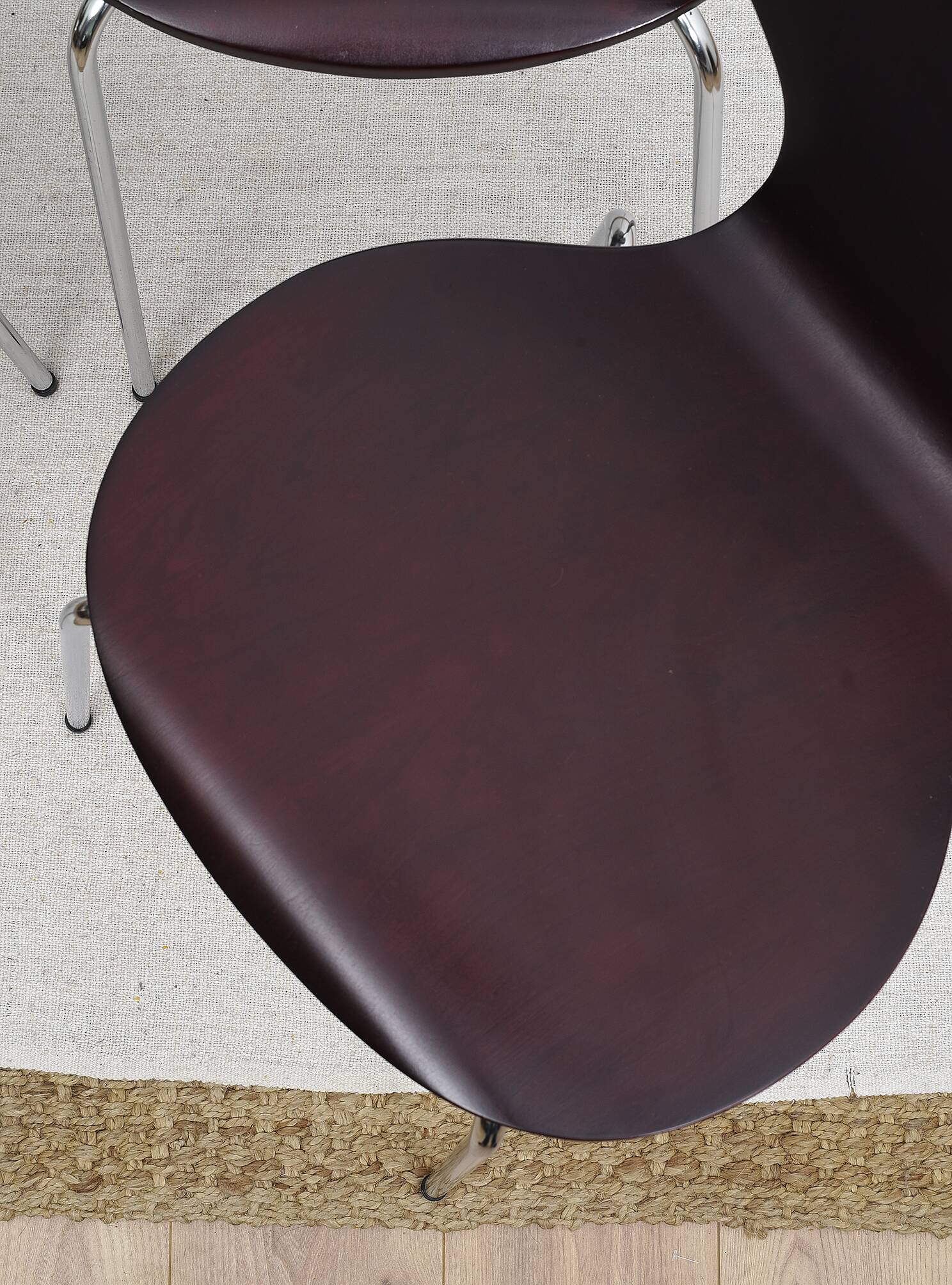 Set of 4 "ant" chairs, vintage, Diego model. Stackable, dark burgundy color.