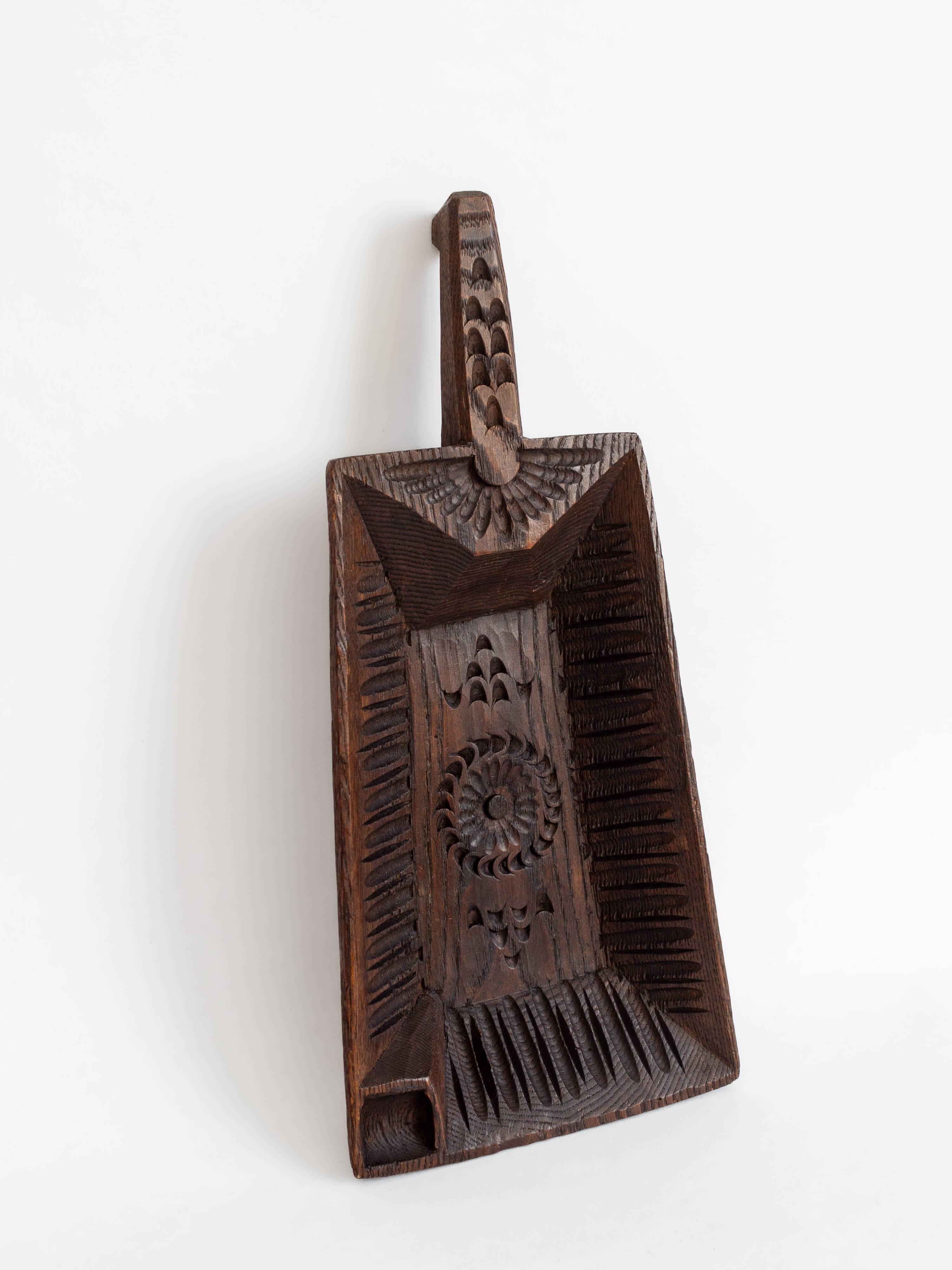 Grain shovel, spice shovel in engraved wood - Folk art
