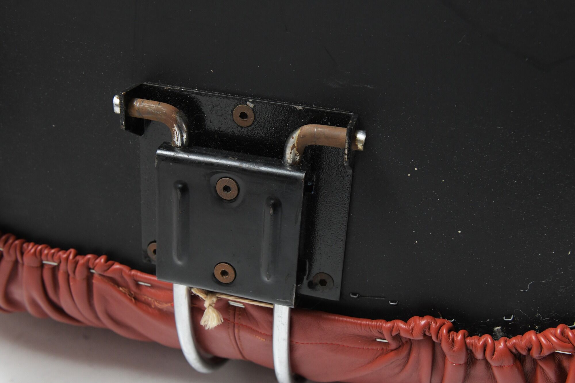 Vintage Soriana set in red leather by Afra e Tobia Scarpa for Cassina Italy