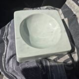 Vide-poche carré Virebent en porcelaine blanche, France années 1970