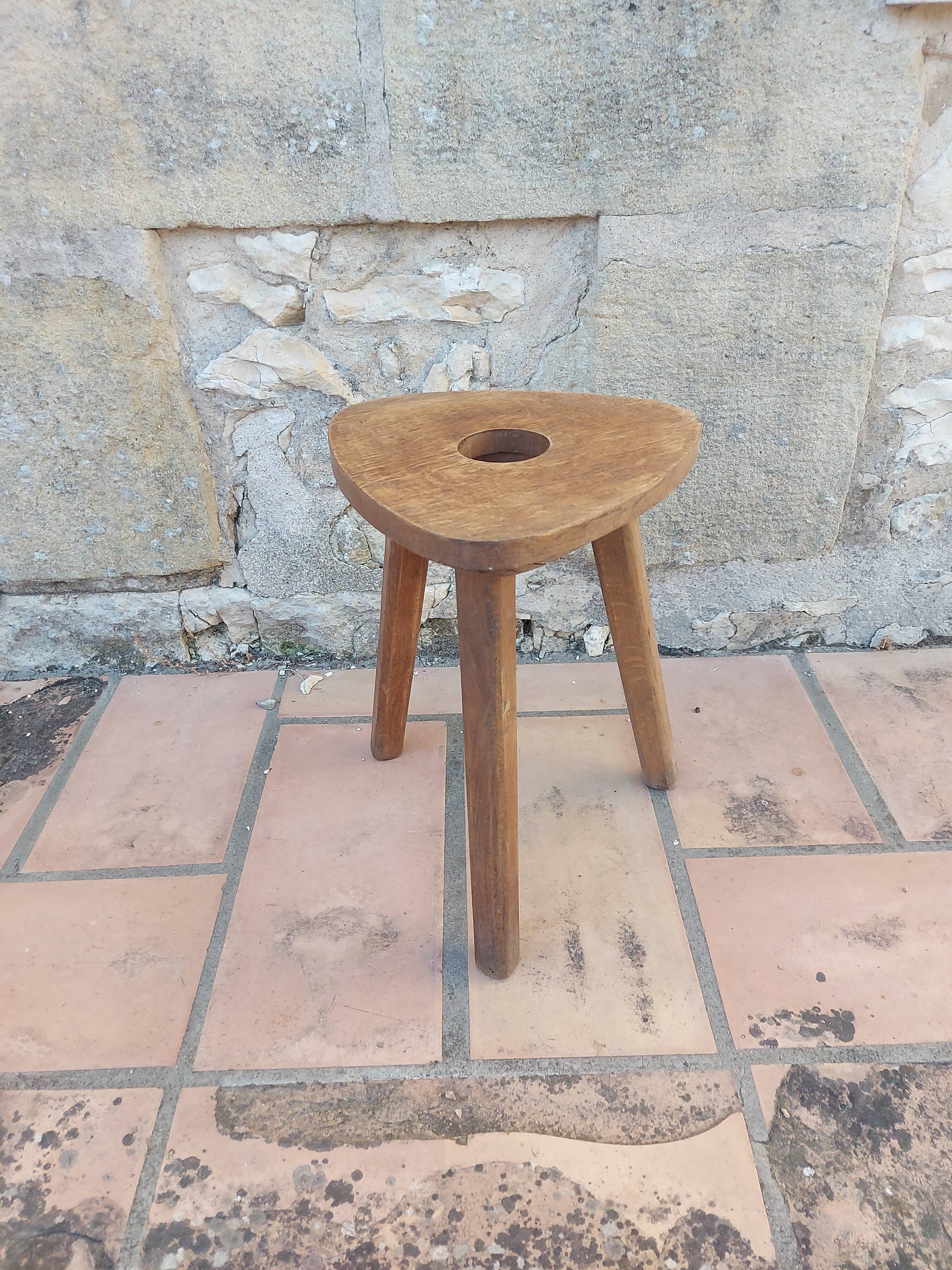 Tripod stool, compass legs