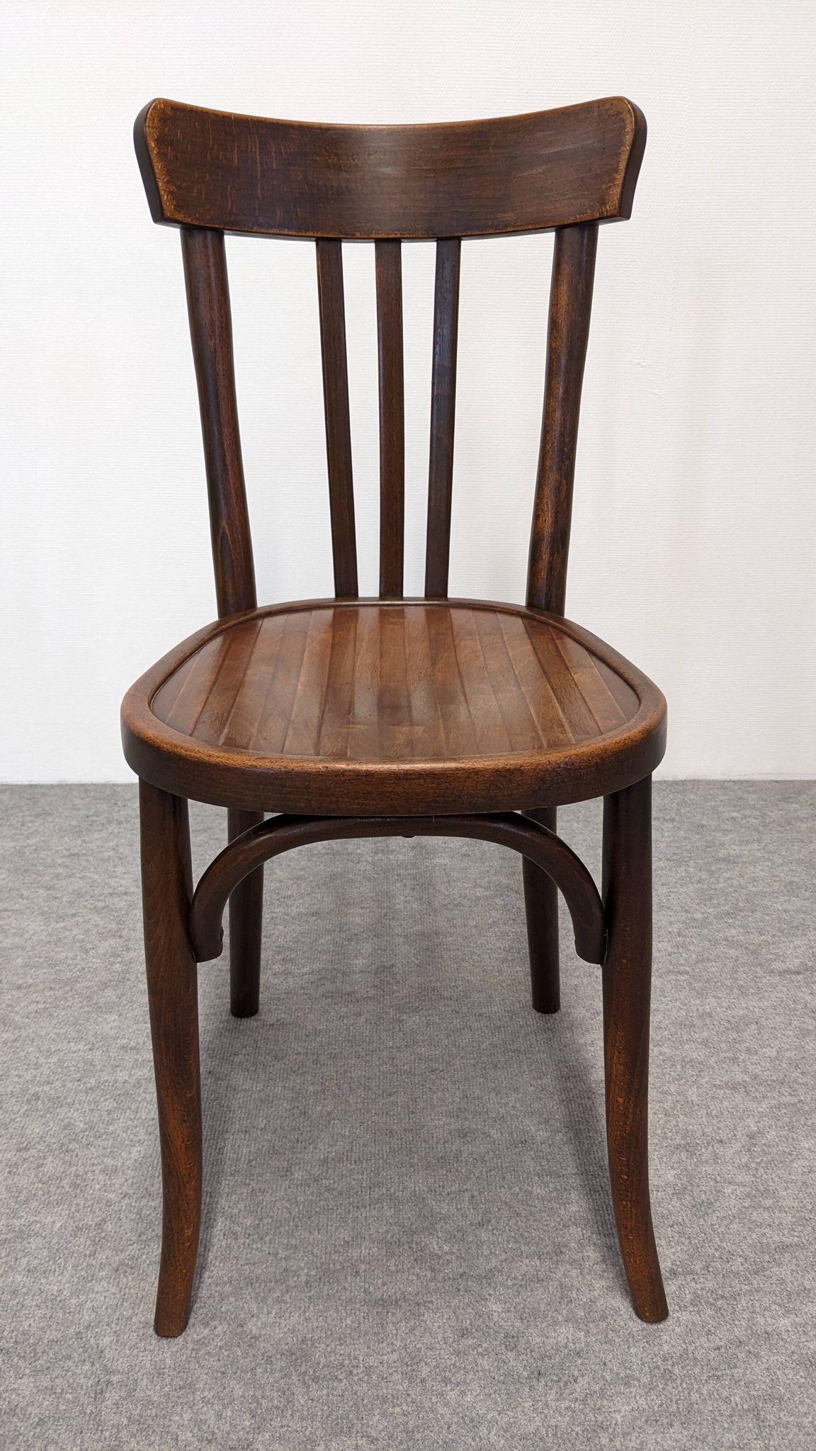 Série de 8 chaises bistrot Baumann en hêtre courbé, France vers 1930