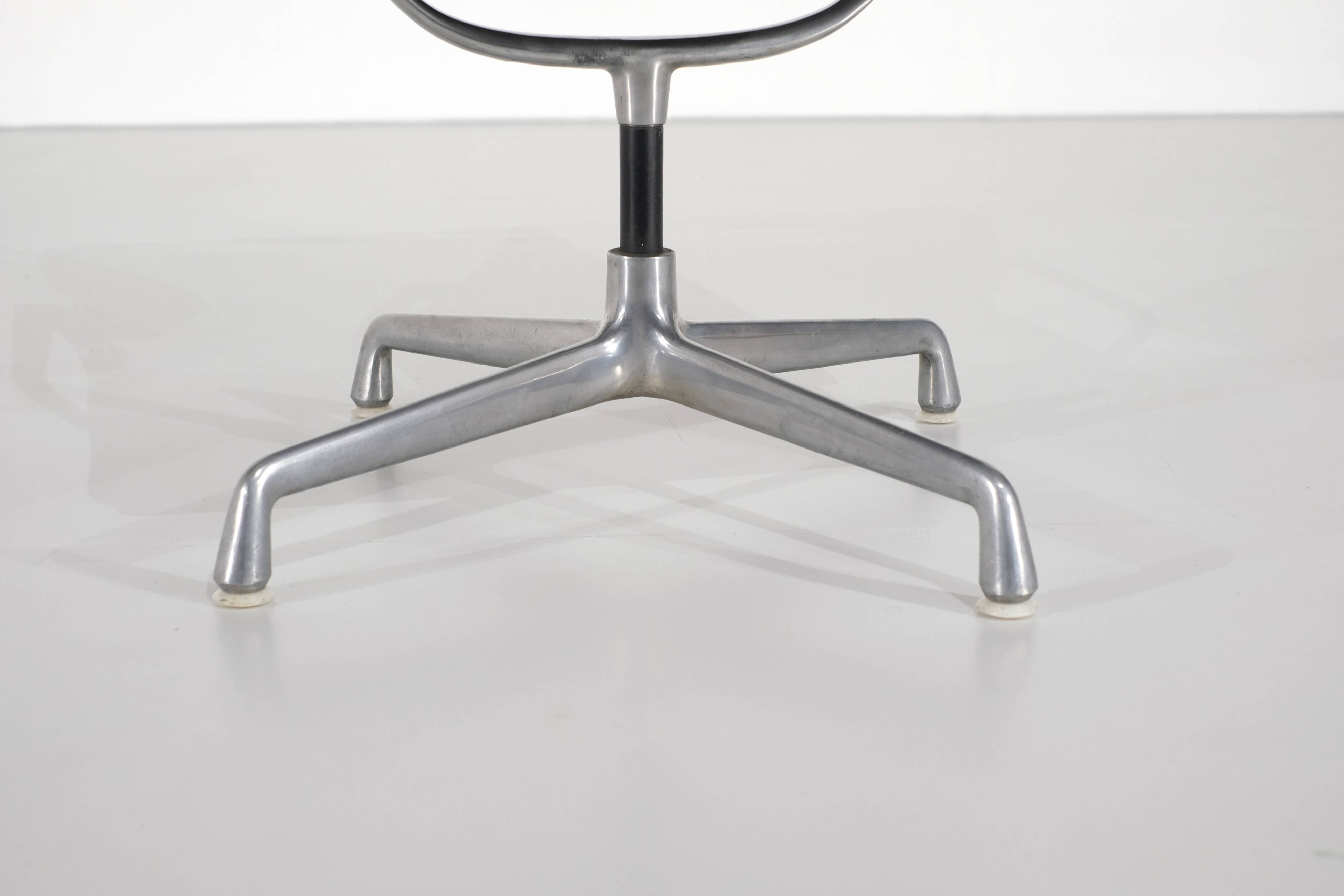 Softpad EA208 by Charles & Ray Eames for Le Mobilier International - 1960