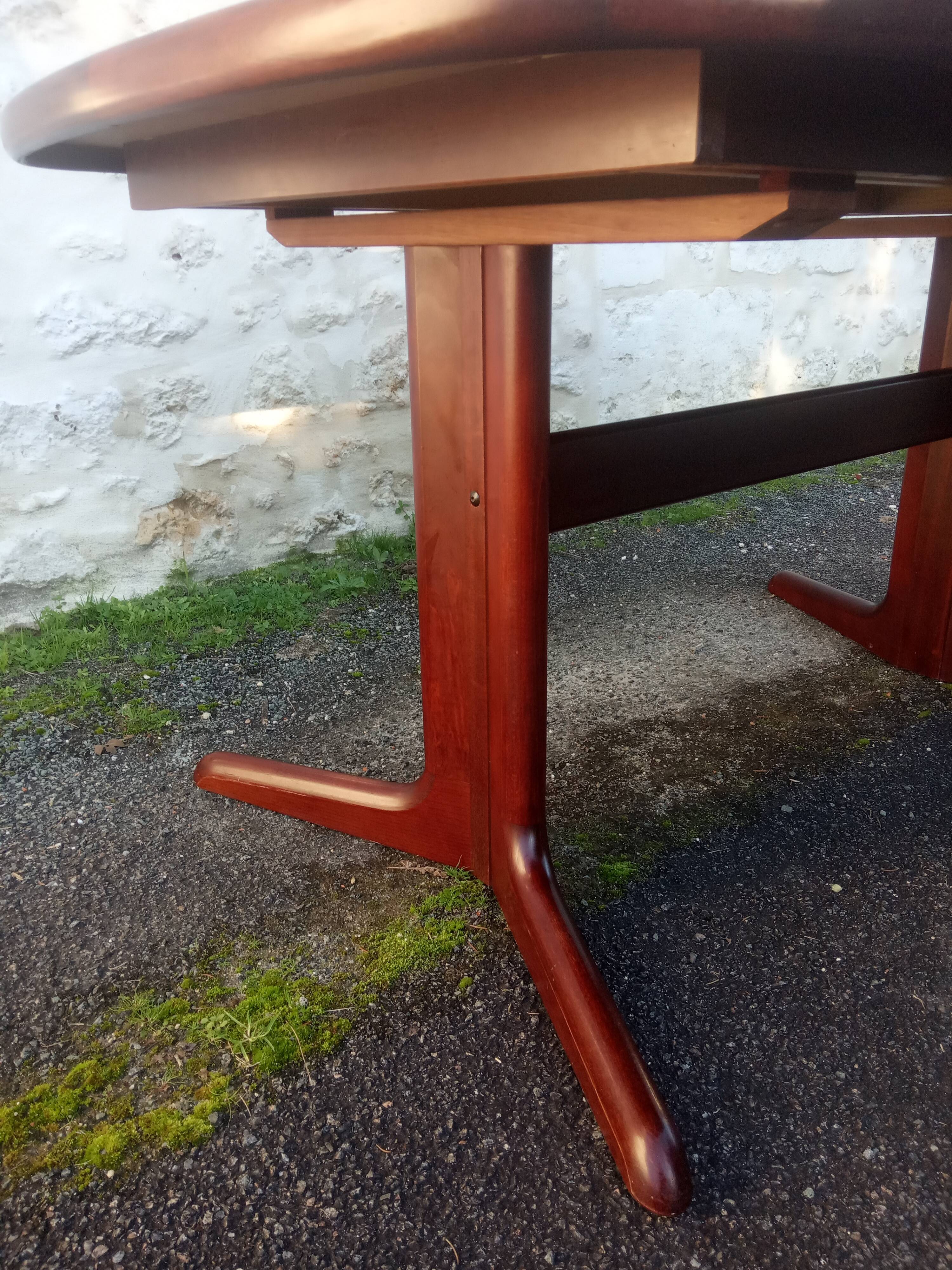 Stretchy vintage table Skovby Denmark 60s