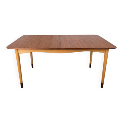 Table à manger en teck et en érable rare avec 2 extensions par Finn Juhl pour Bovirke, Danemark, 1950.