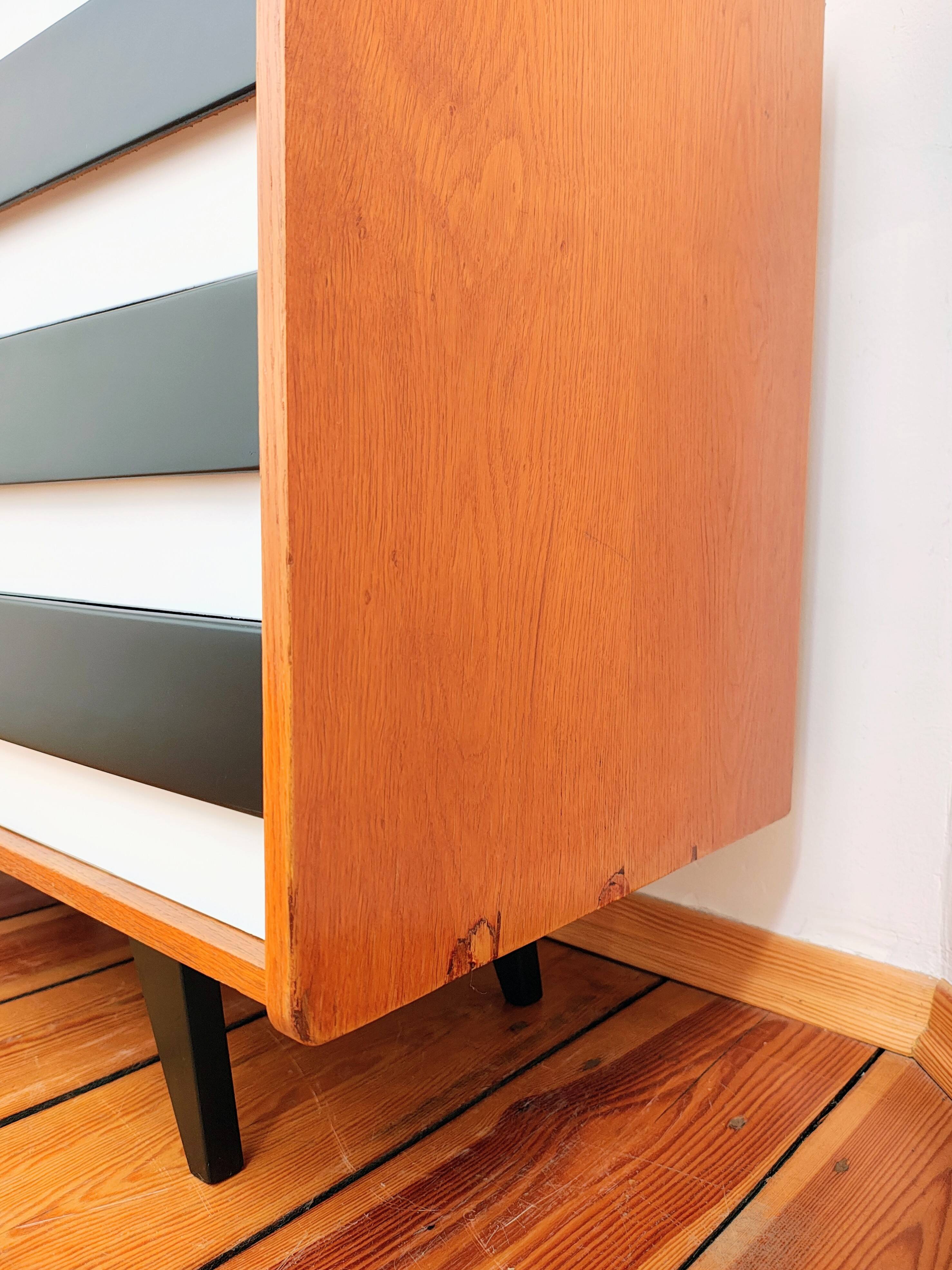 Commode tchécoslovaque par Jiří Jiroutek pour Cesky Nabytek, années 1960.