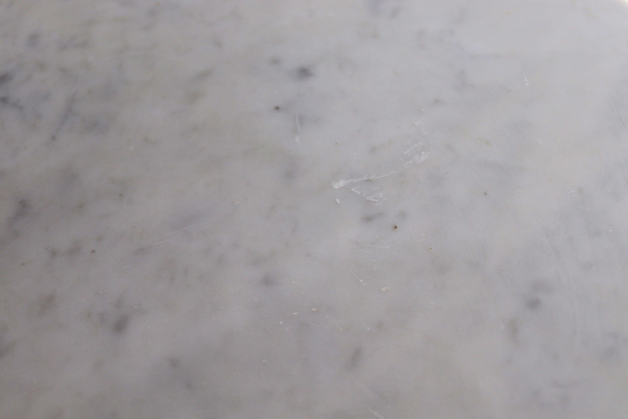 Gueridon in marble and wood