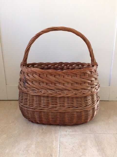 Panier ancien en osier tressé