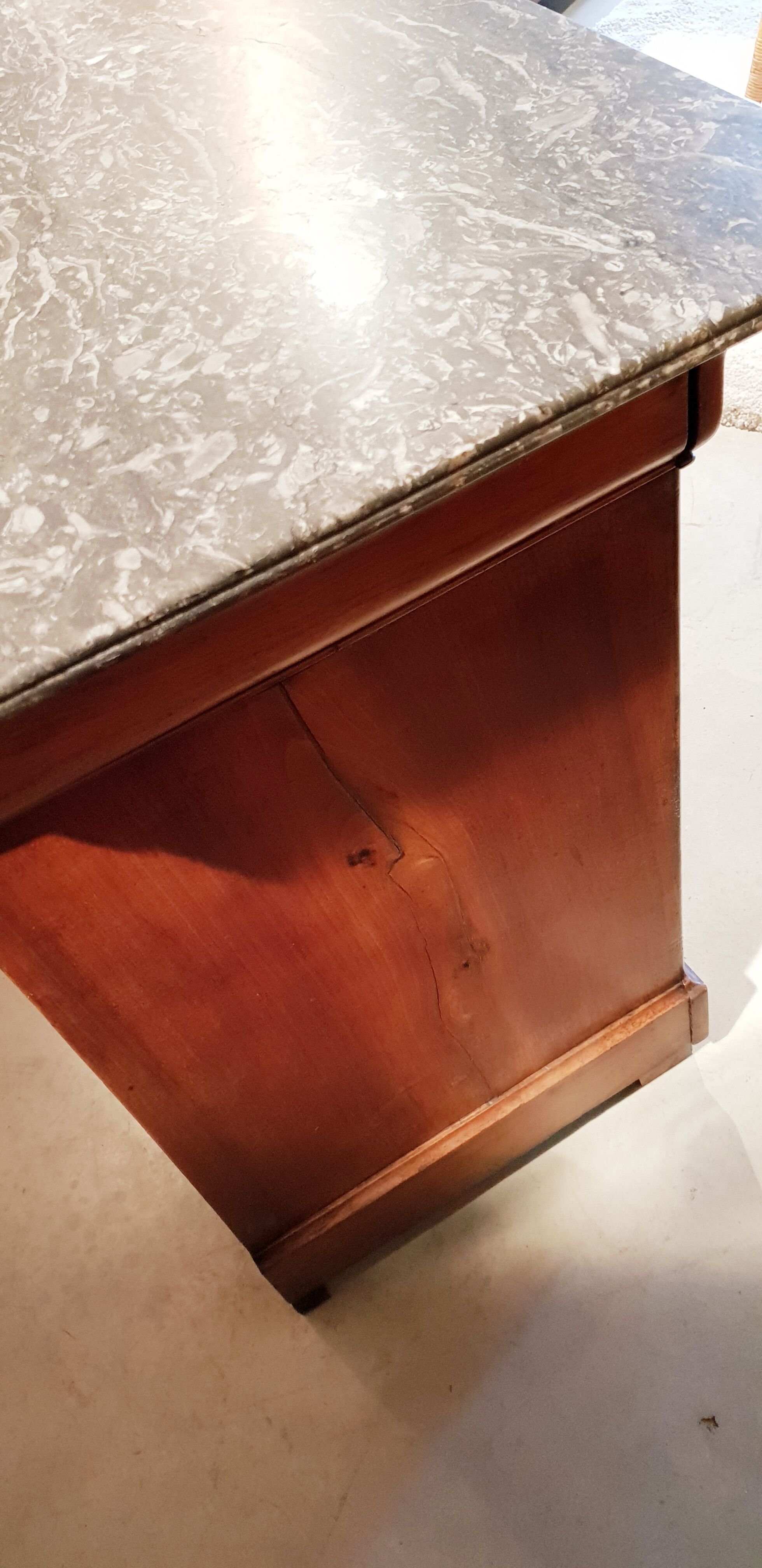 Louis Philippe dresser