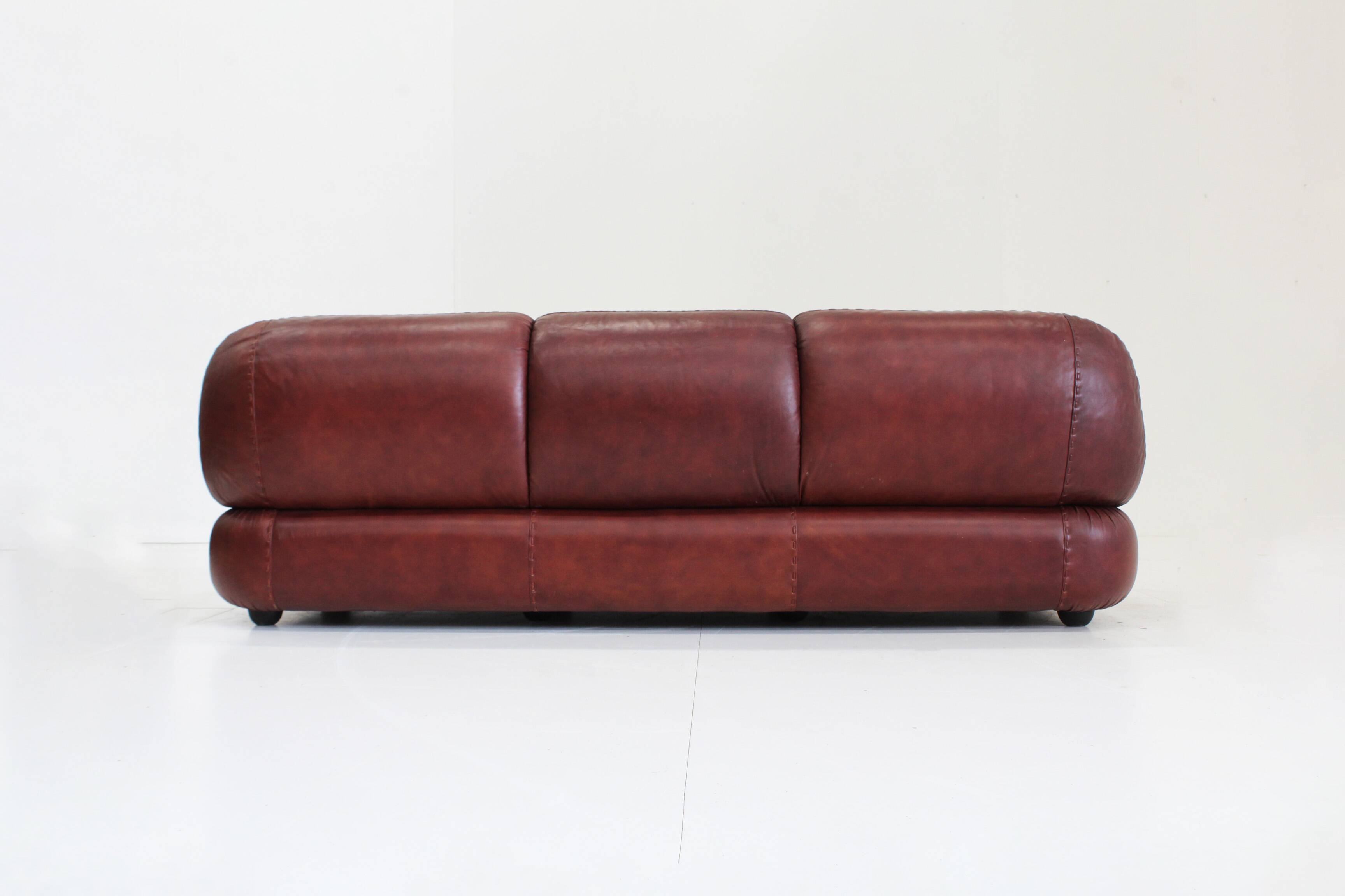 Sapporo Italian leather sofa Mobil Girgi 70s
