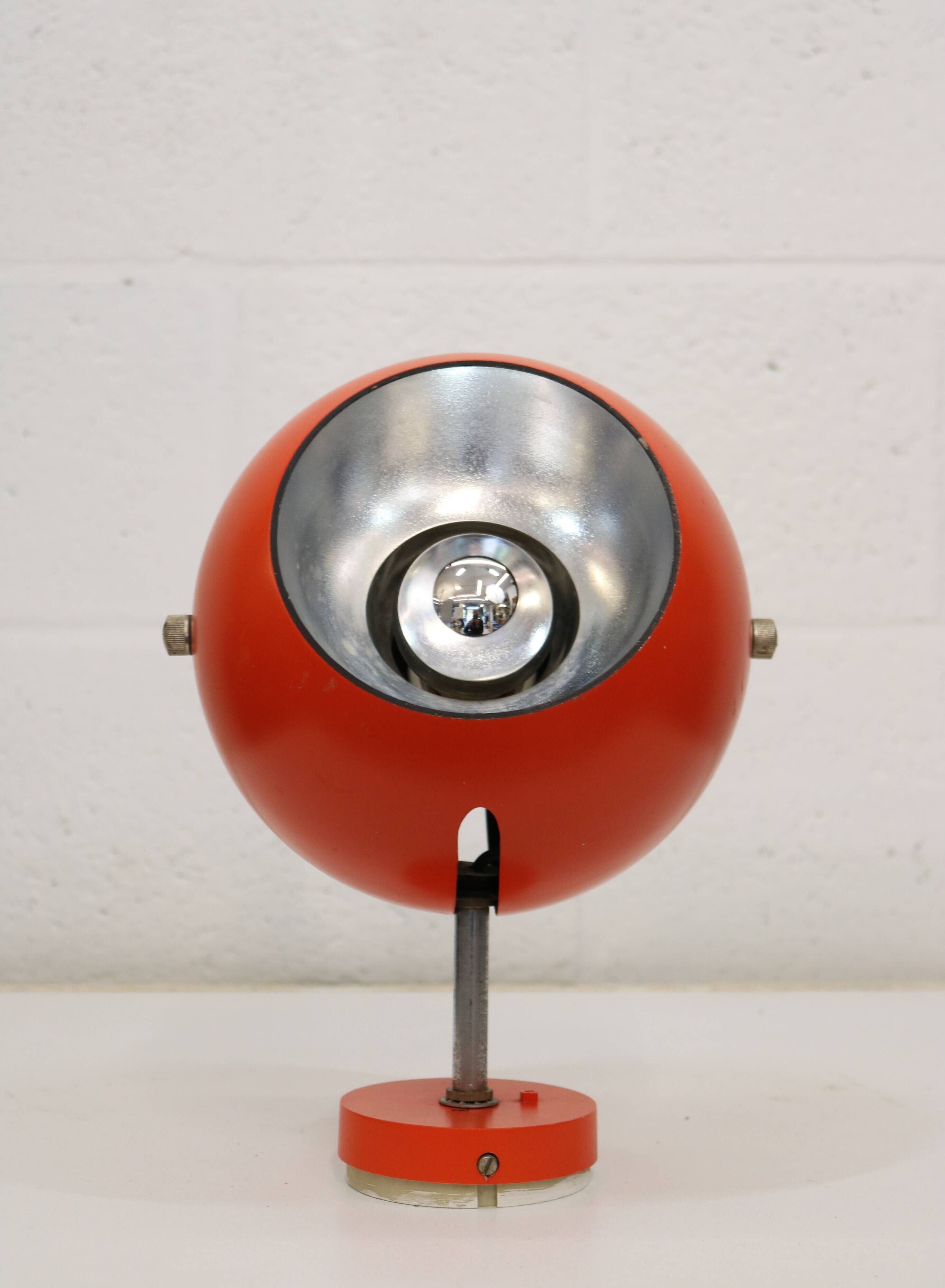 Vintage orange eyeball space age wall Lamp– Louis Poulsen, Denmark 70's