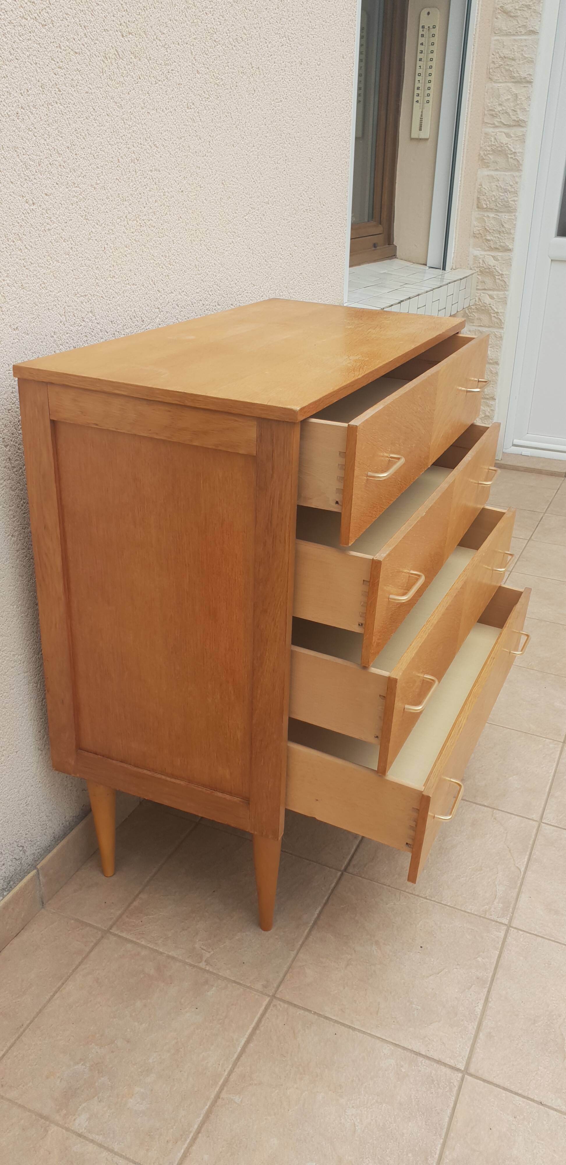 Commode vintage pieds fuseaux
