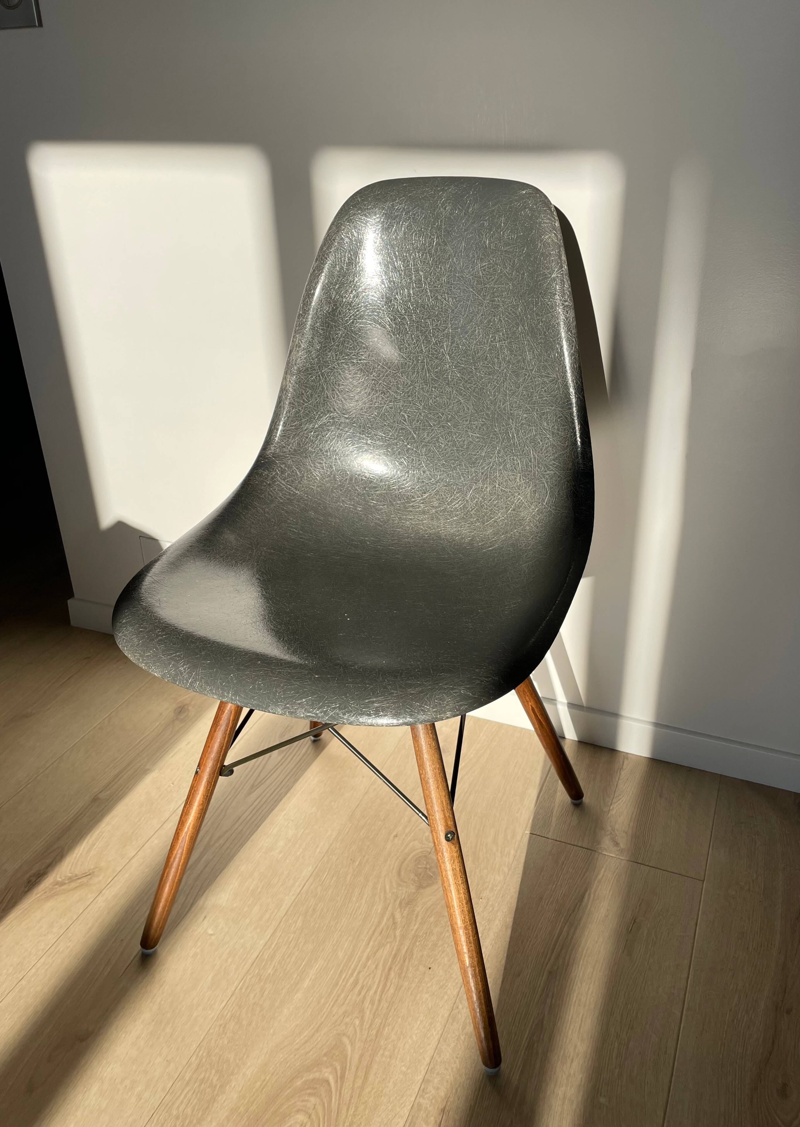 Lot of 6 Eames chairs from the 60s (4 colours) genuine fibreglass + new legs.