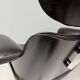 Chaise longue Eames entièrement noire par Herman Miller, années 1970.