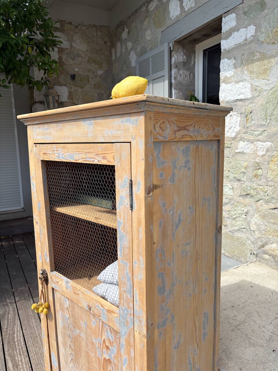 Parisian wardrobe in pine