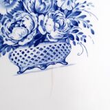 Antique serving dish in Sarreguemines earthenware with old Delft blue decoration.