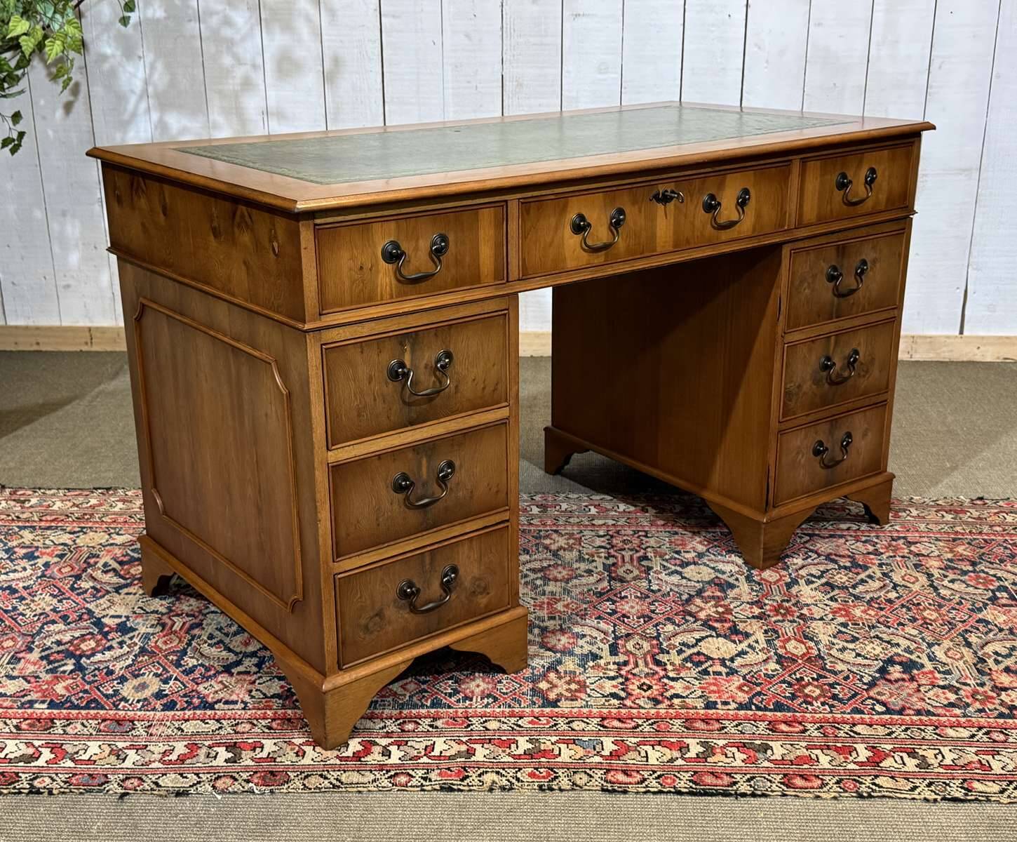English flat desk with drawers from the 1970s in fir and leather top.