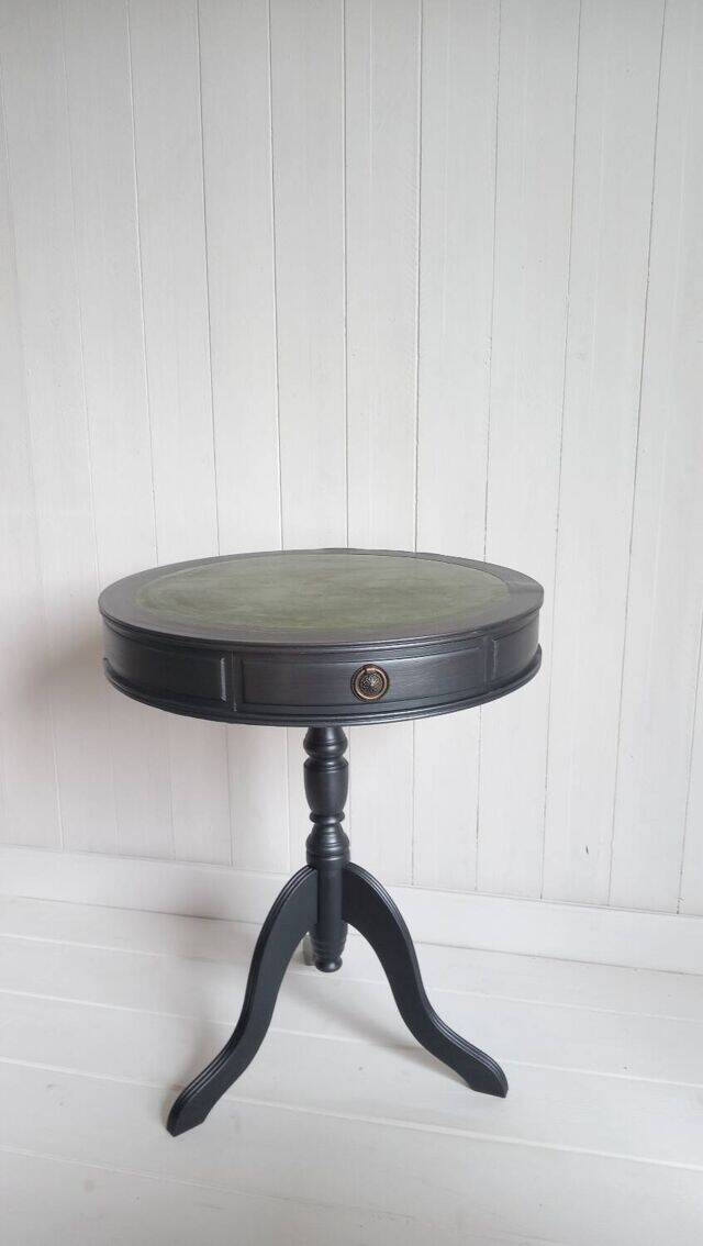 Tripod games table