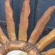 Miroir soleil en bois et stuc doré, années 50