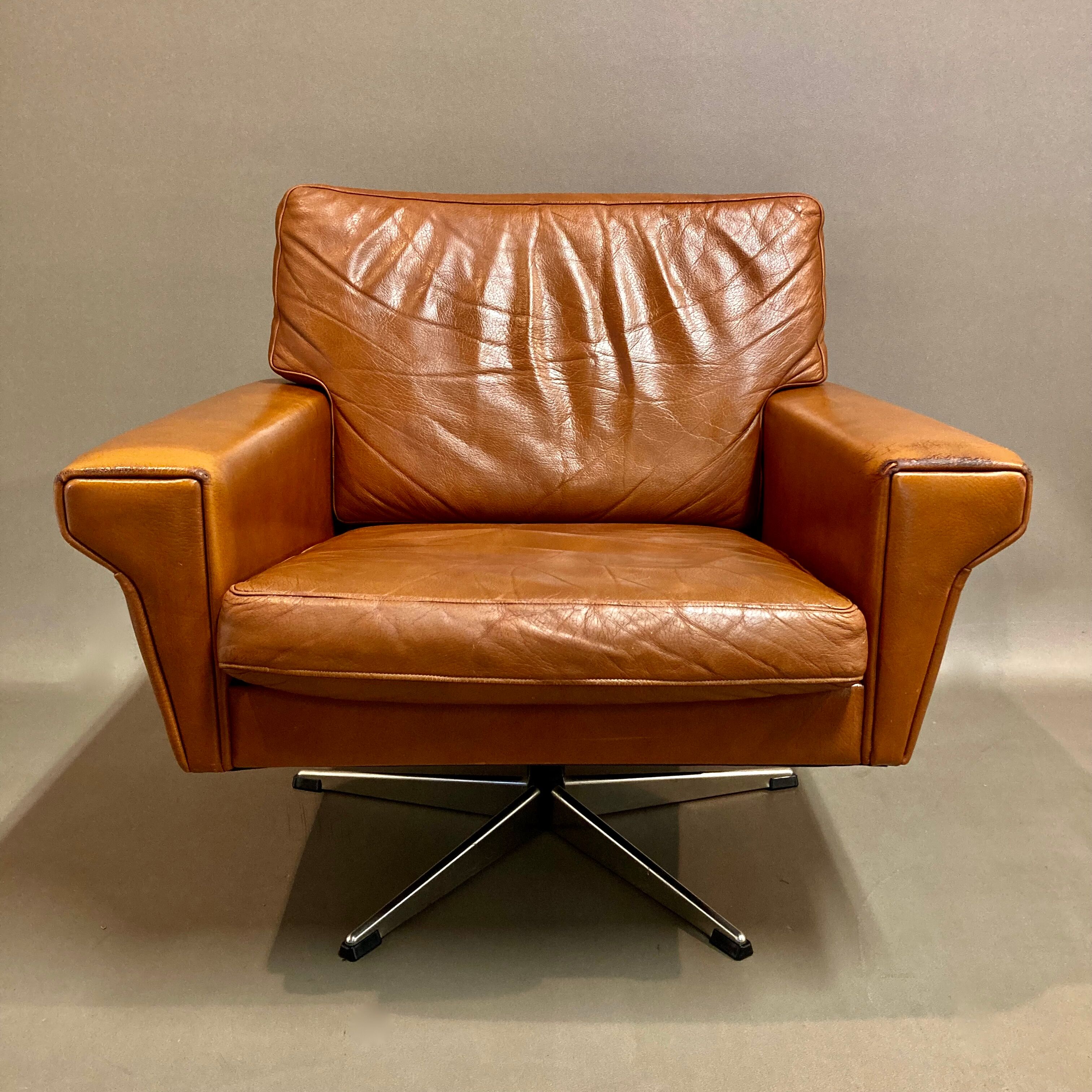 Swivel armchair leather Scandinavian design 1950.