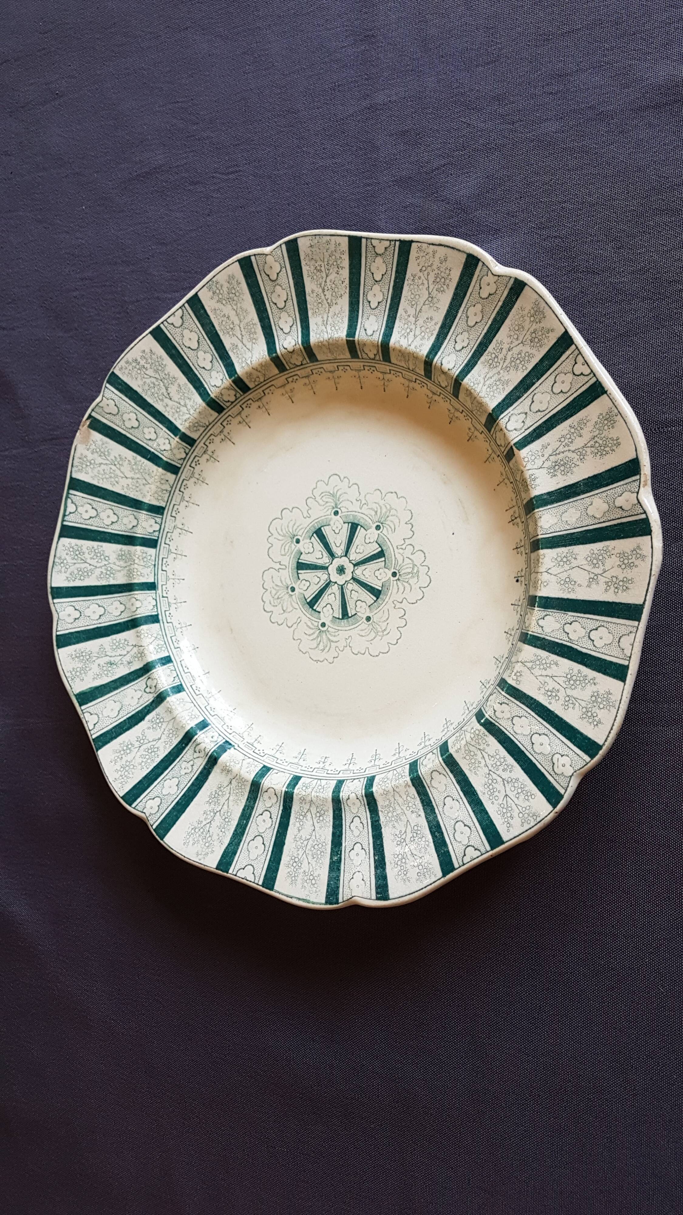 A plate made of earthenware decorated with flower crown