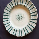 A plate made of earthenware decorated with flower crown