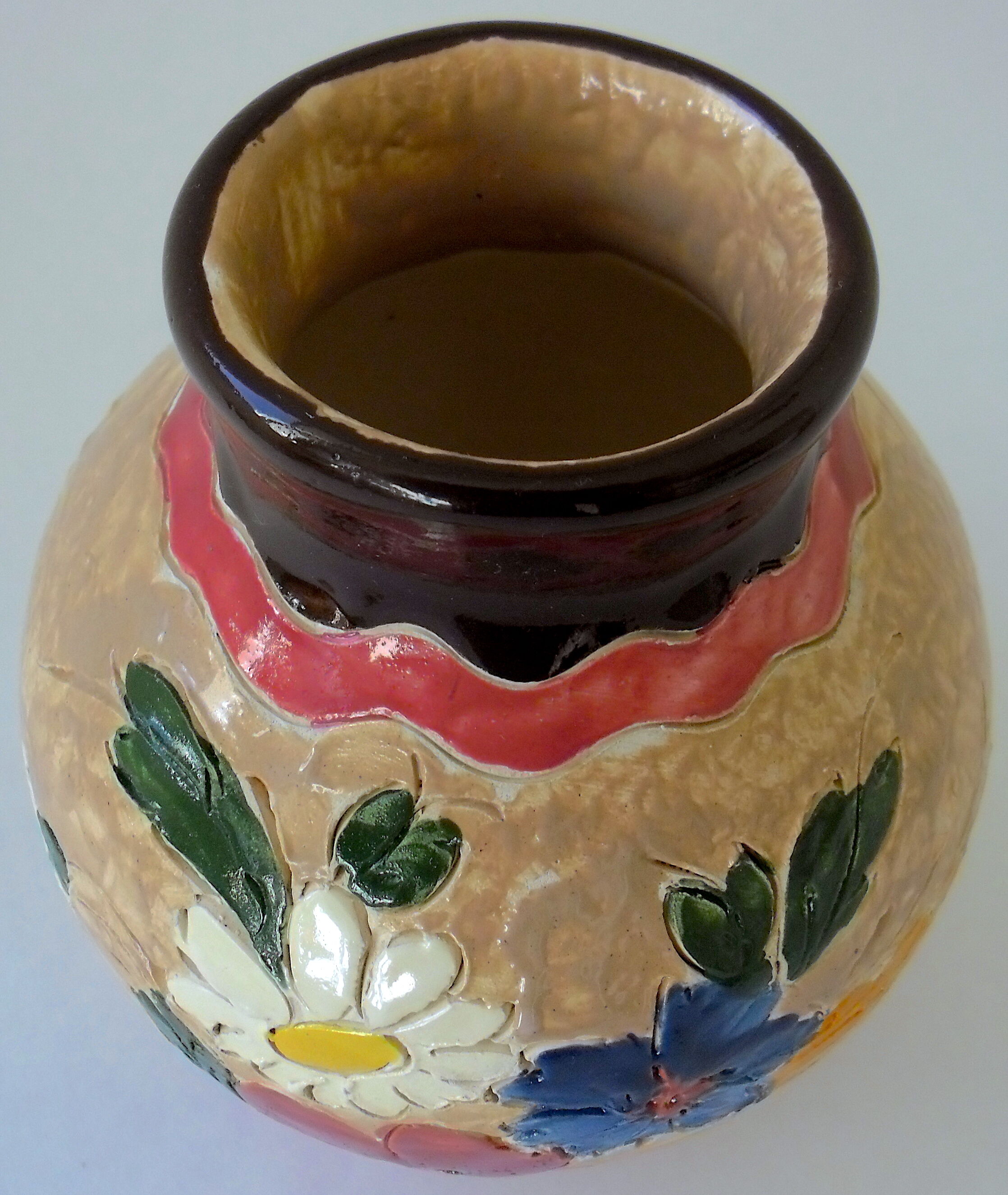 Terracotta vase incised by Jean Clergue in Vallauris