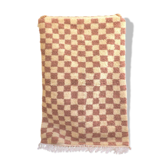 Moroccan rug White and pink checkerboard vintage effect. 100% pure wool, handmade. 150x100cm