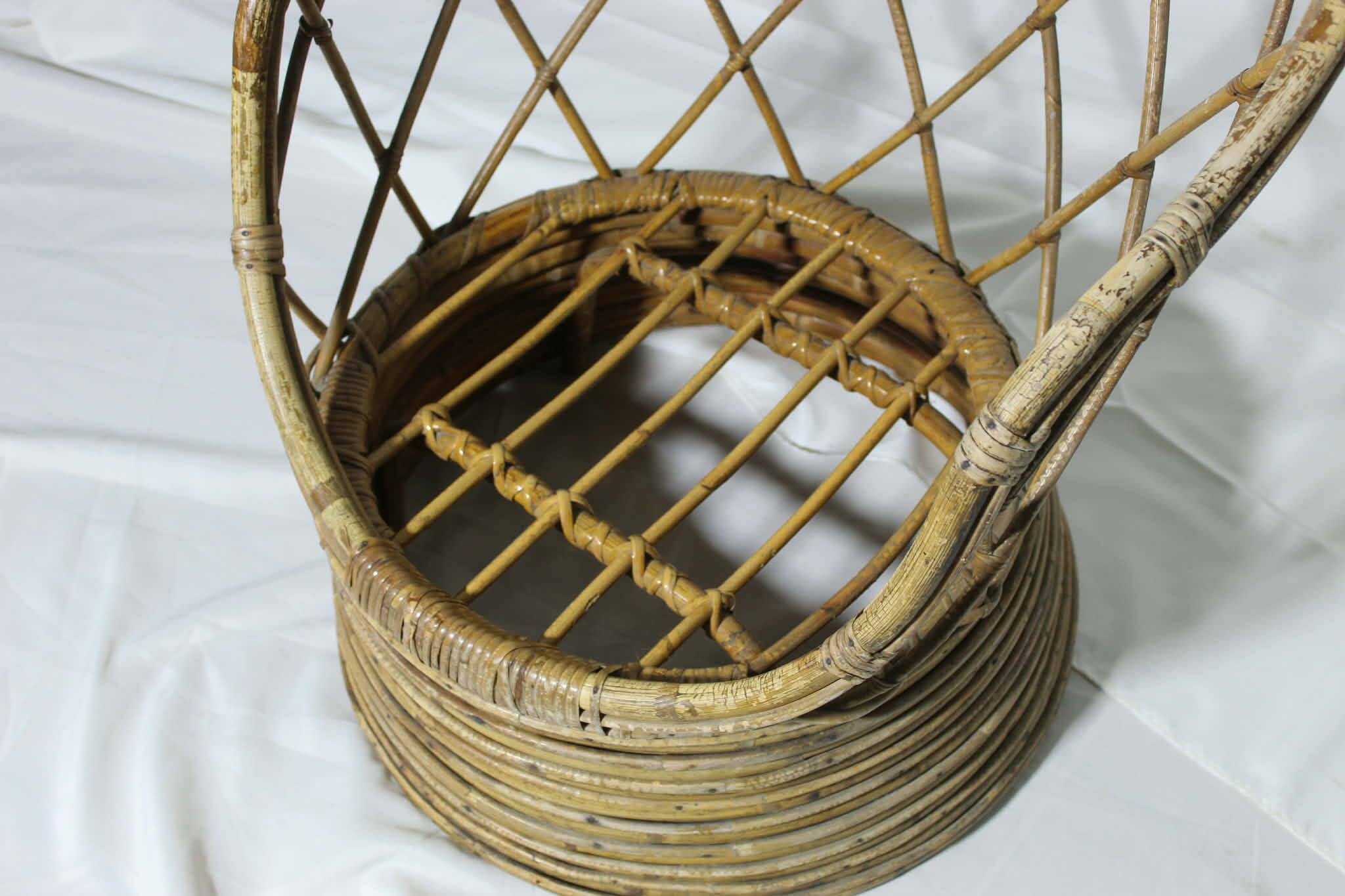A cane tub type chair