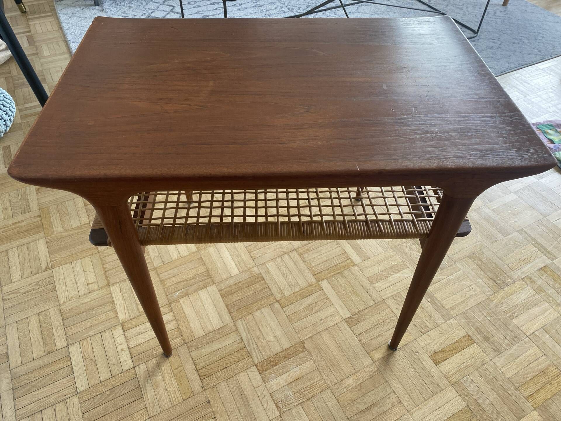 Table d'appoint en teck danois par Johannes Anderson